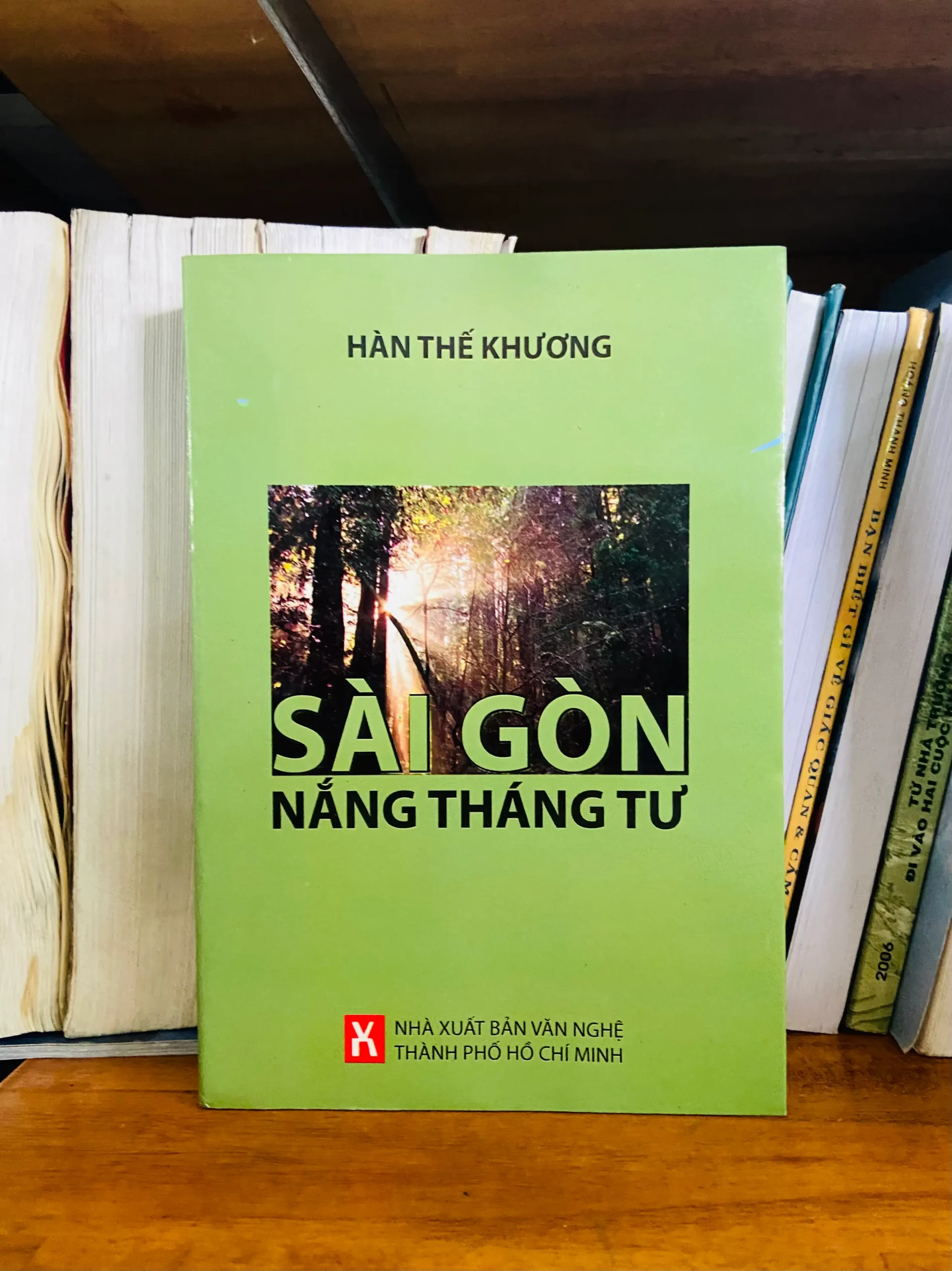Sài Gòn nắng tháng tư - Hàn Thế Khương - Văn học VAVOB1T2-104
