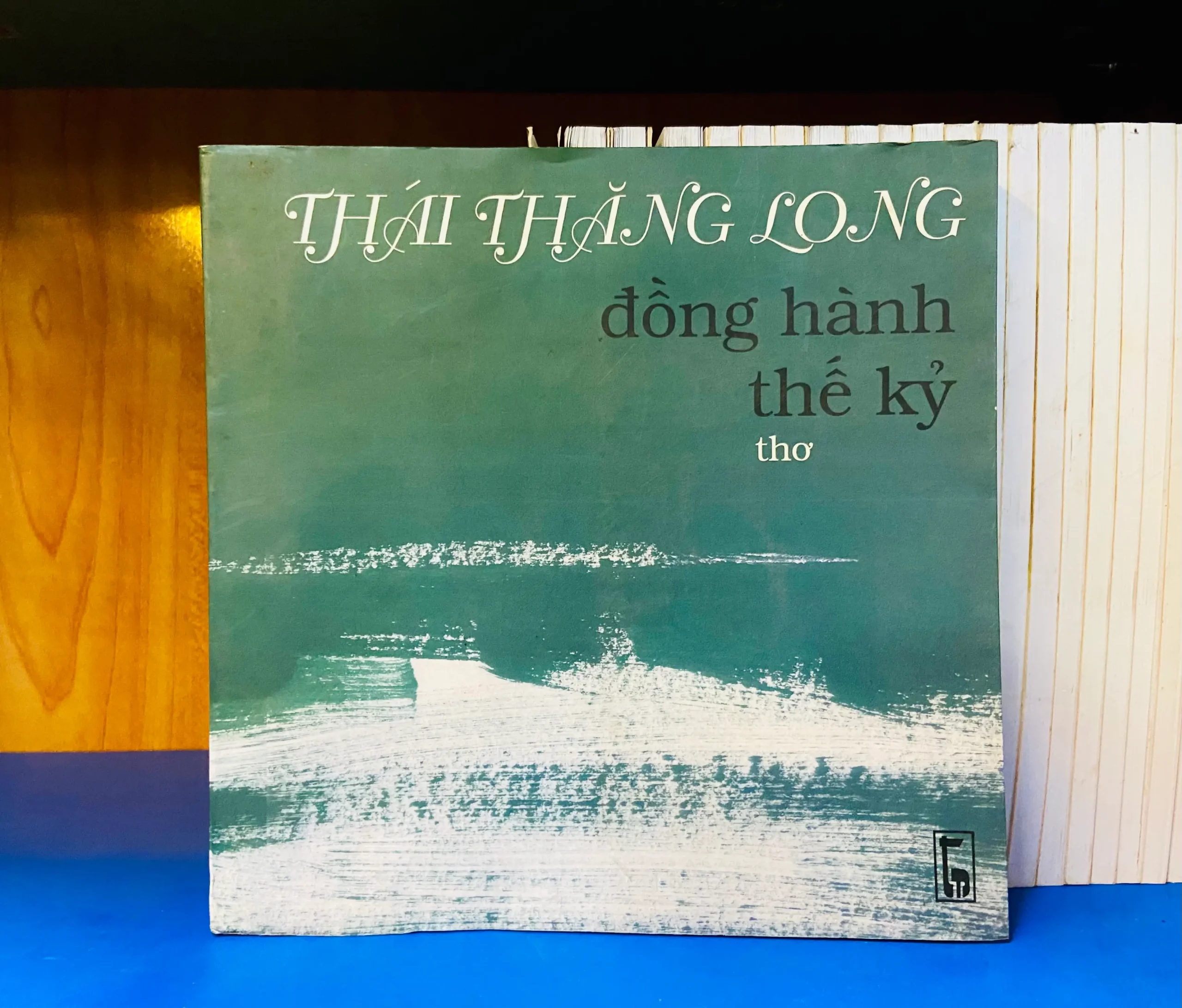 Đồng hành thế kỷ - Văn học VAVOY6S-12