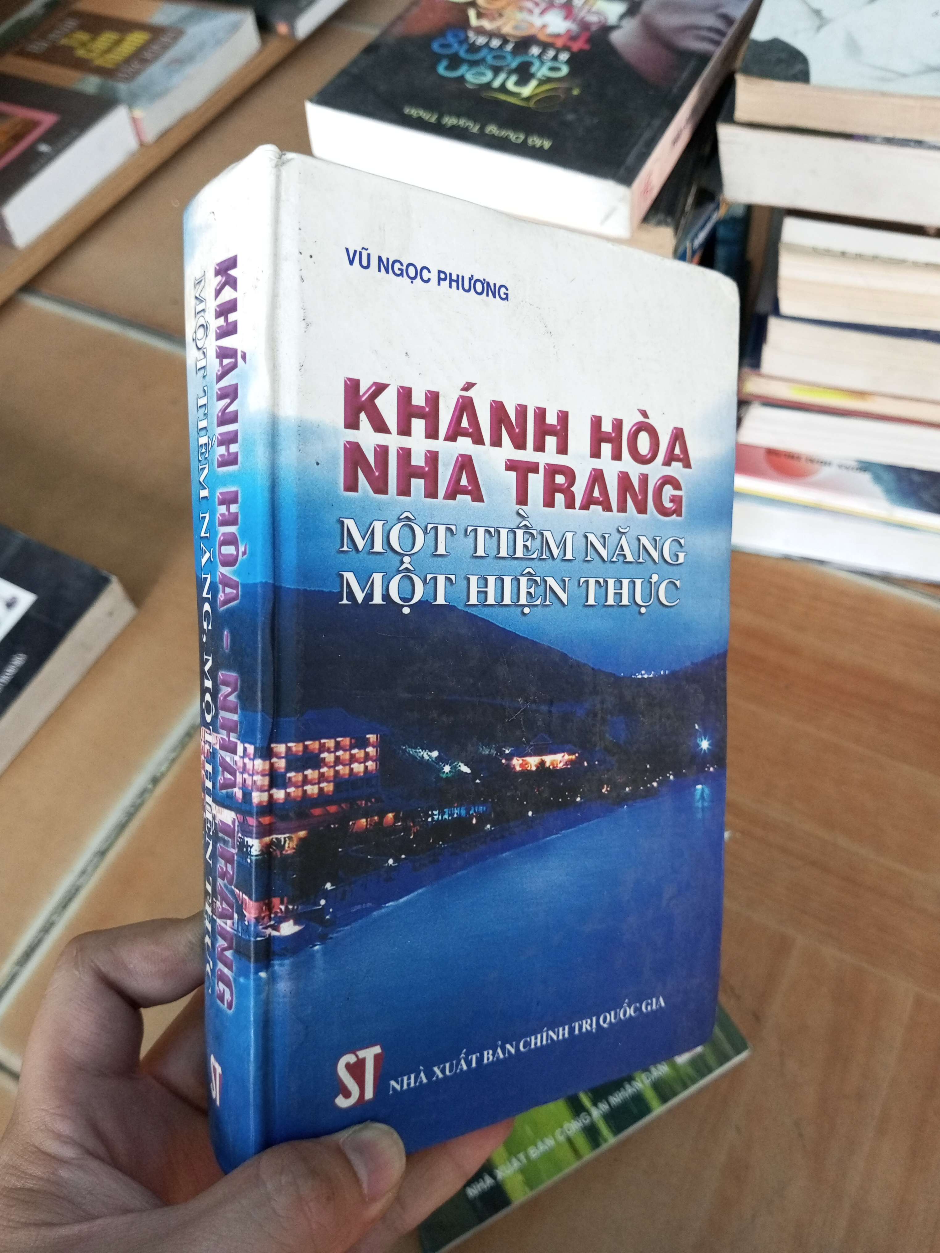 Khánh Hoà Nha Trang một tiềm năng một hiện thực - Ngọc Phương 2004 VAVO-A2