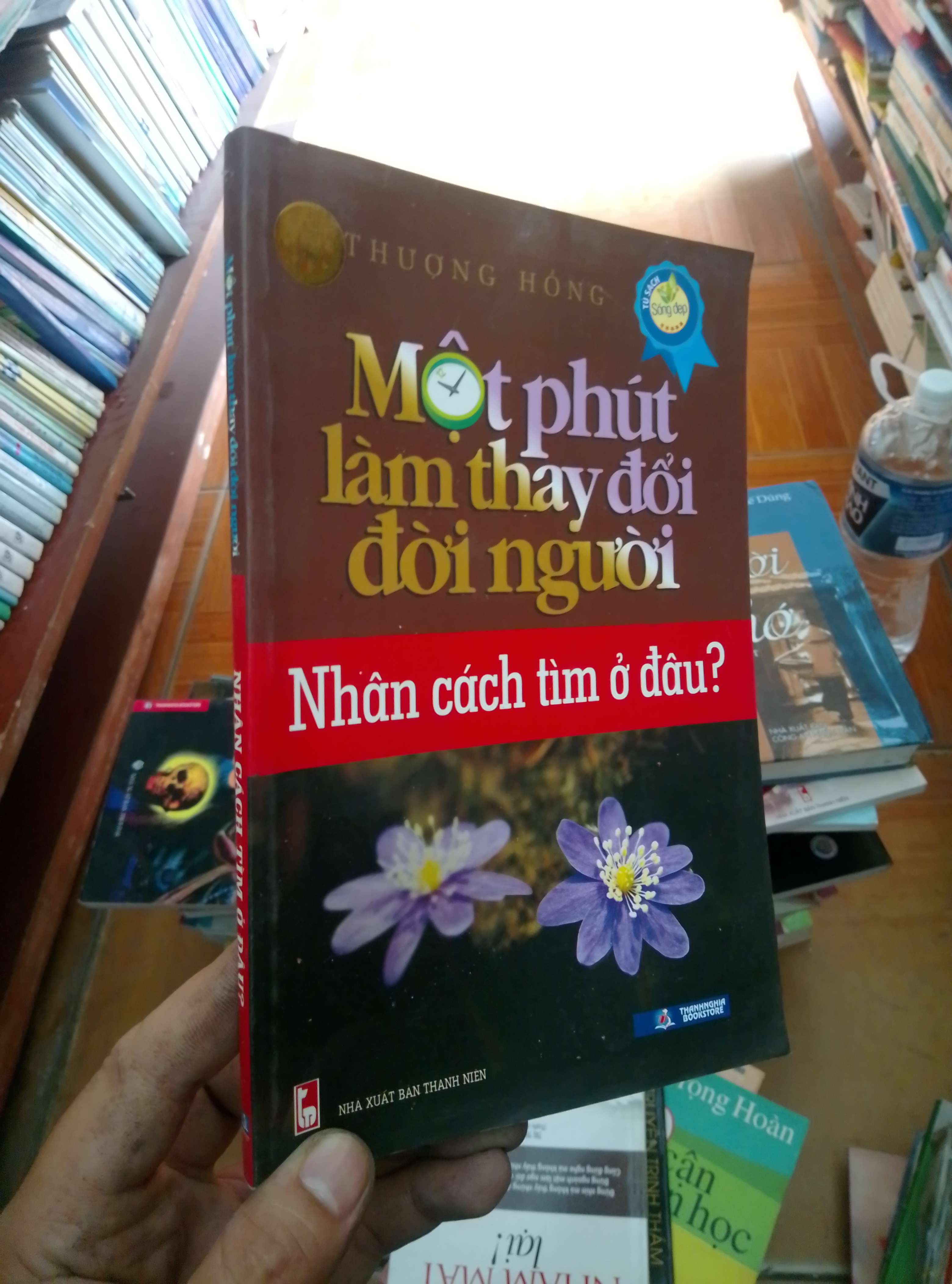 Một phút làm thay đổi đời người nhân cách tìm ở đâu - Thương Hồng 2013 VAVO-AK18