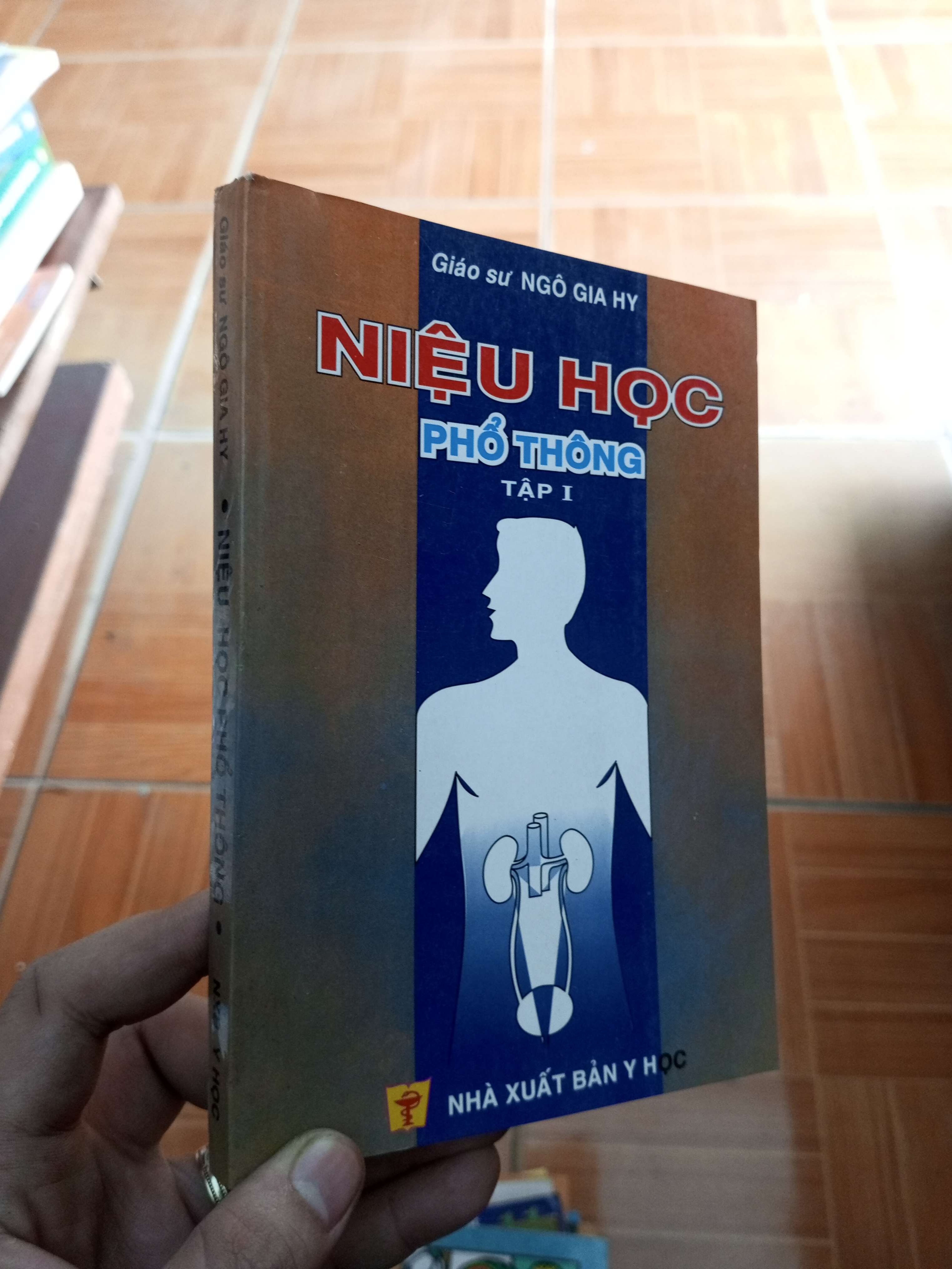 Niệu học phổ thông tập 1 - Gia Hy 1999 VAVO-AK18