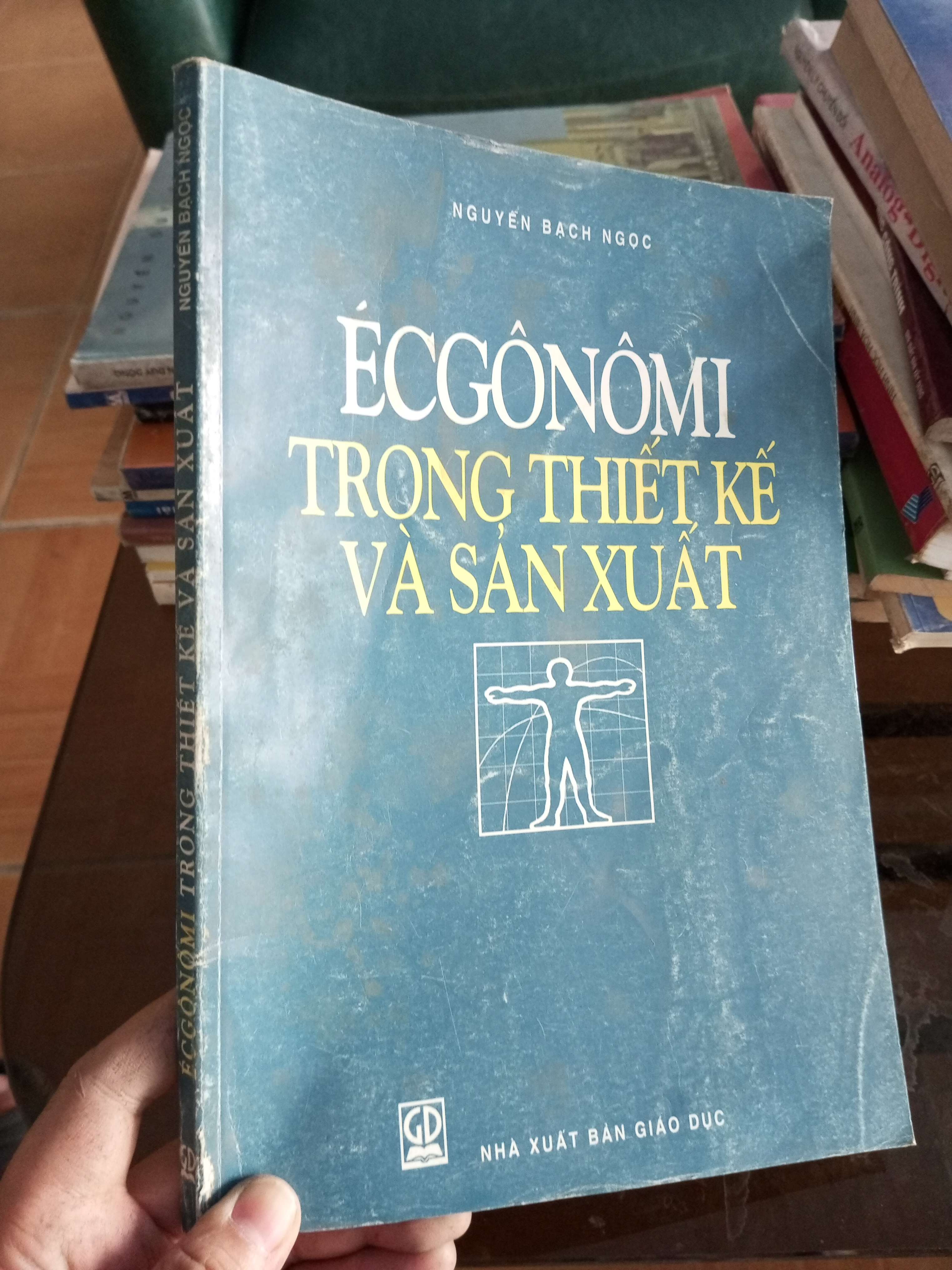 Ecgonomi trong thiết kế và sản xuất - Bạch Ngọc 2000 VAVO-A2