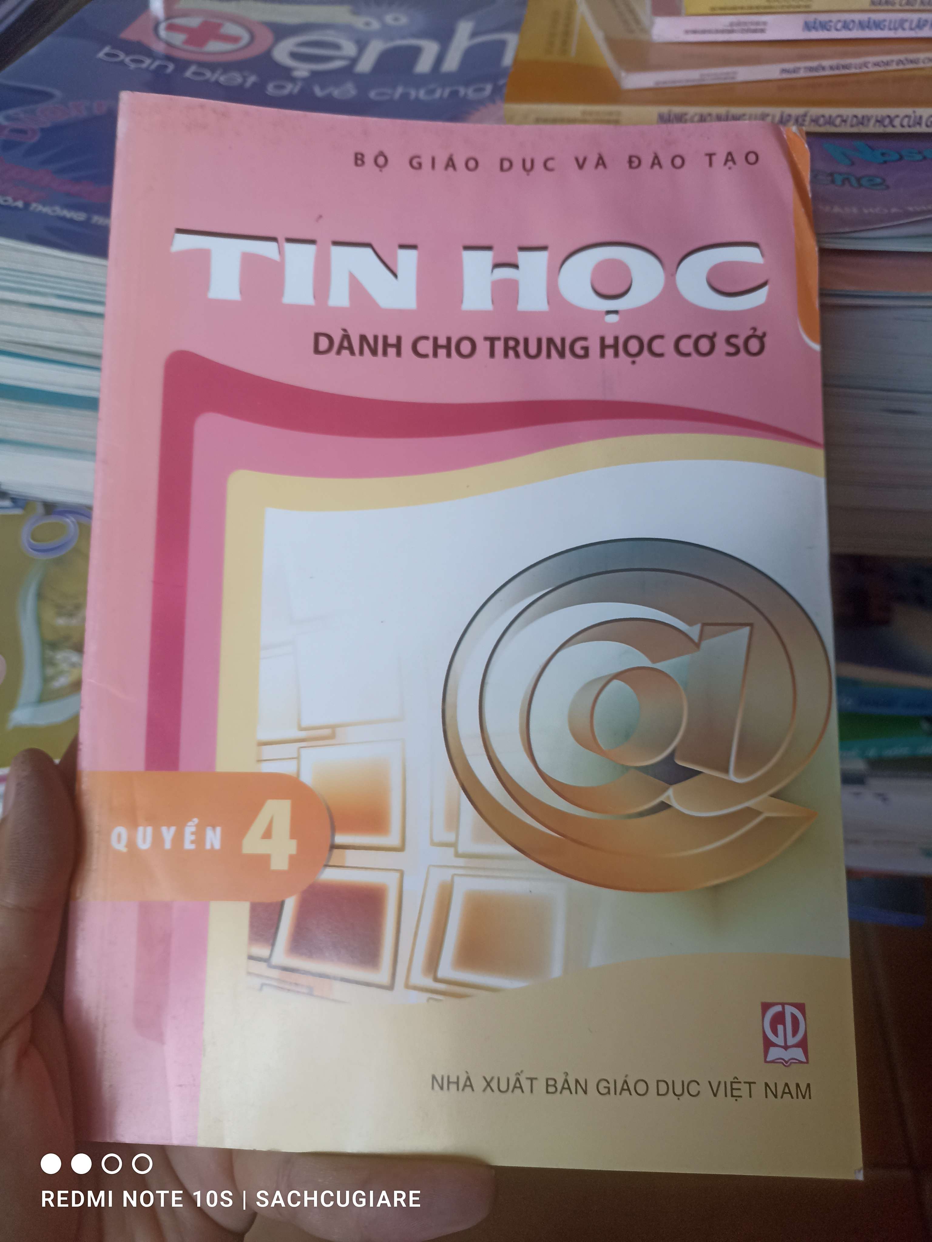 Tin Học Dành Cho Trung Học Cơ Sở (Quyển 4) - Bộ Giáo Dục Và Đào Tạo 2019 VAVO-AK3ST1