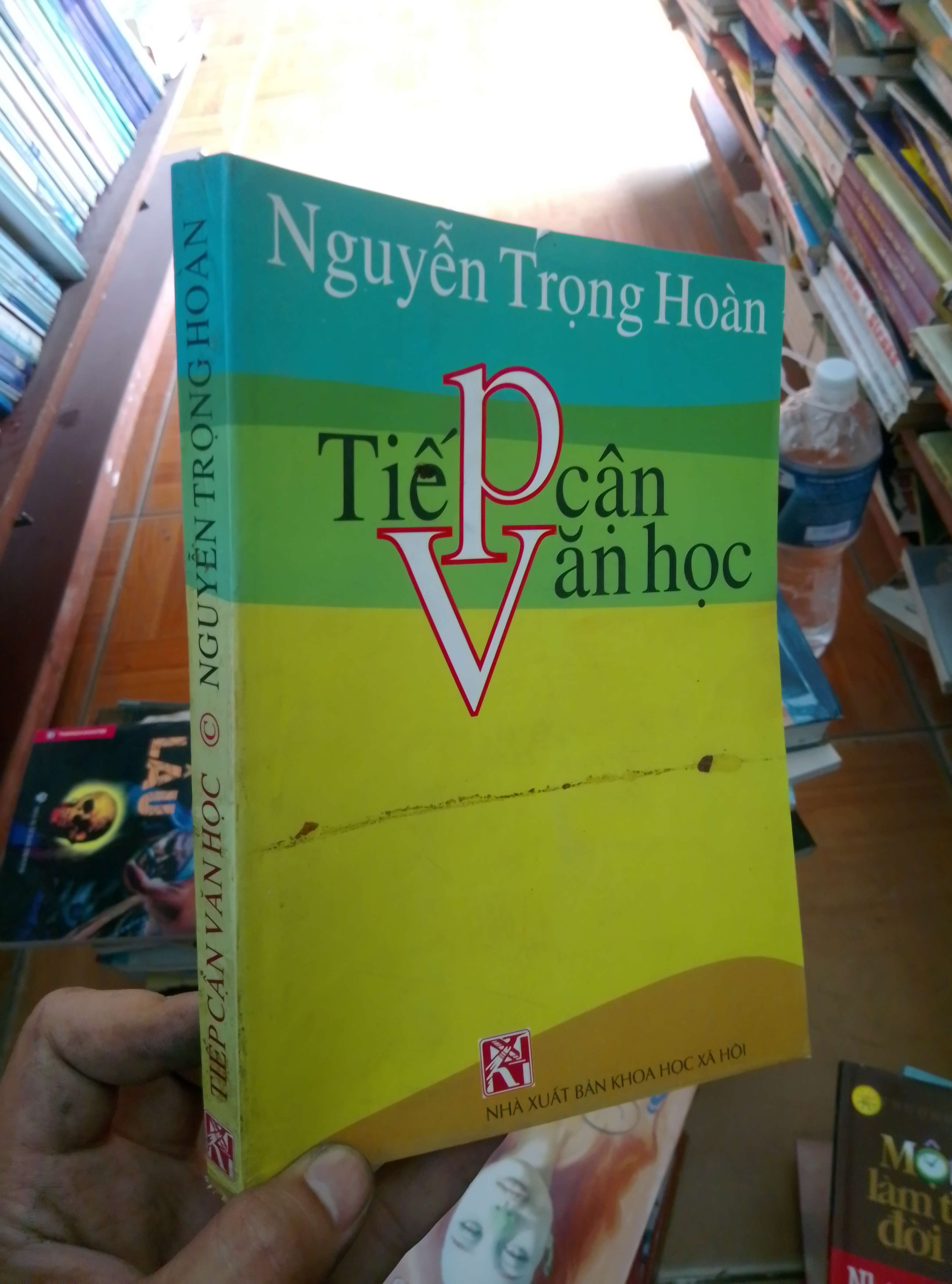 Tiếp cận văn học - Trọng Hoàn 2002 VAVO-AK18