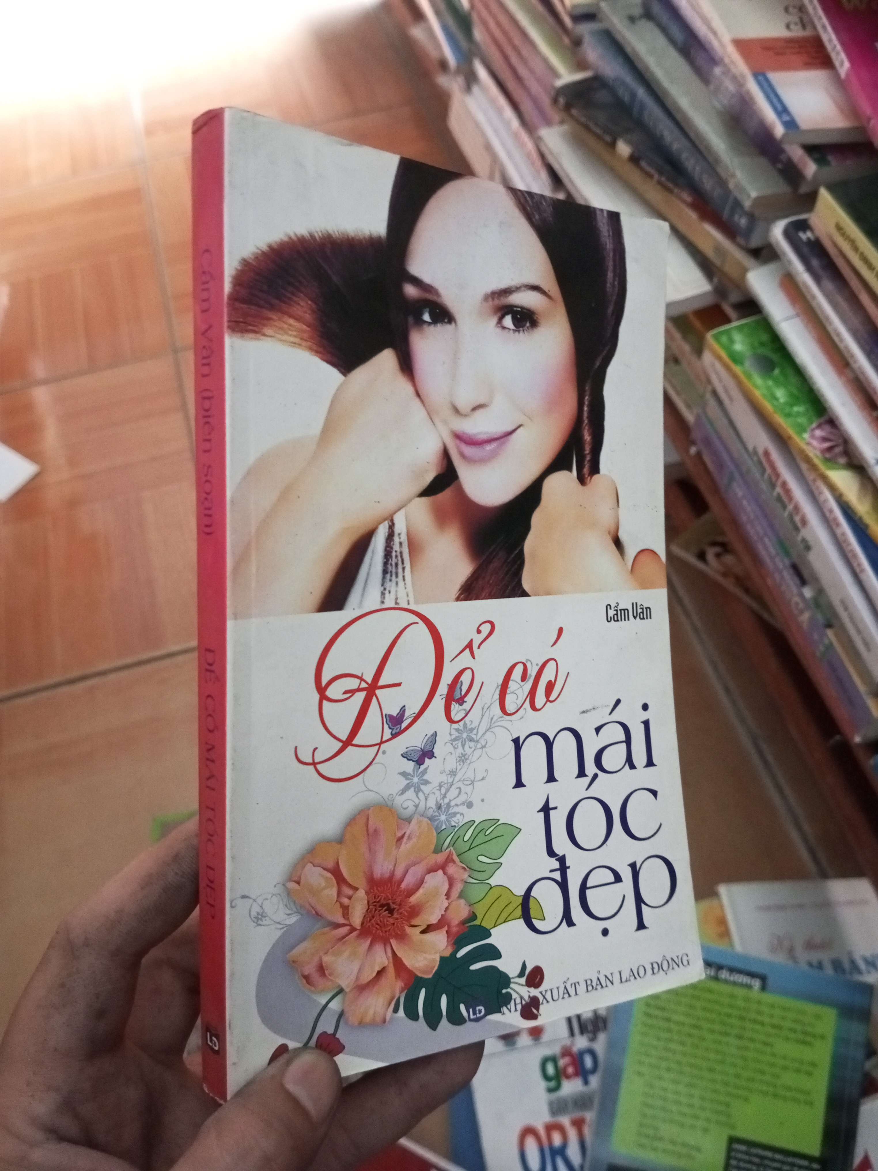 Để có mái tóc đẹp - Cẩm Vân 2009 VAVO-AK18
