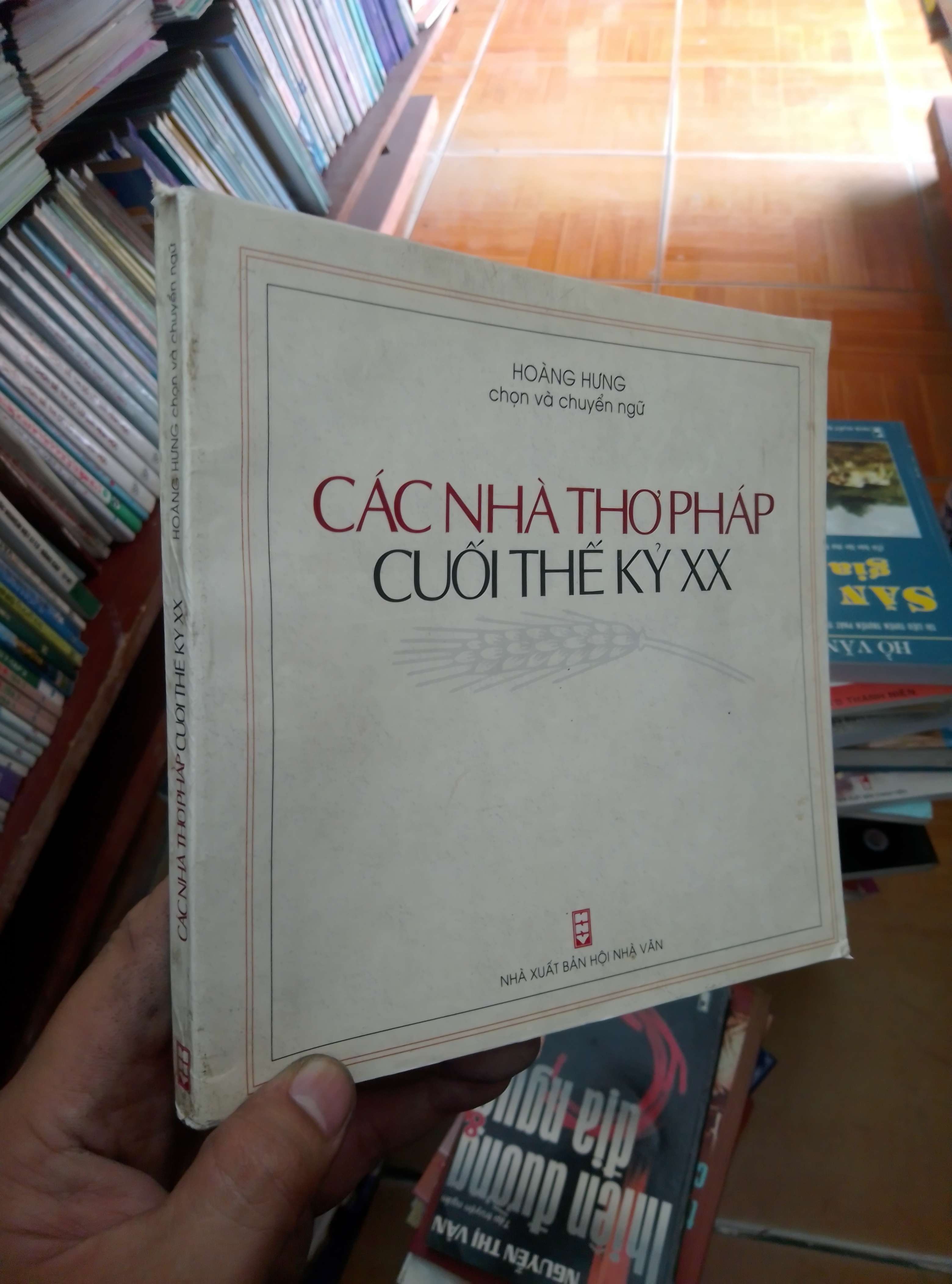 Các nhà thơ Pháp cuối thế kỷ xx - Hoàng Hưng 2002 VAVO-AK18