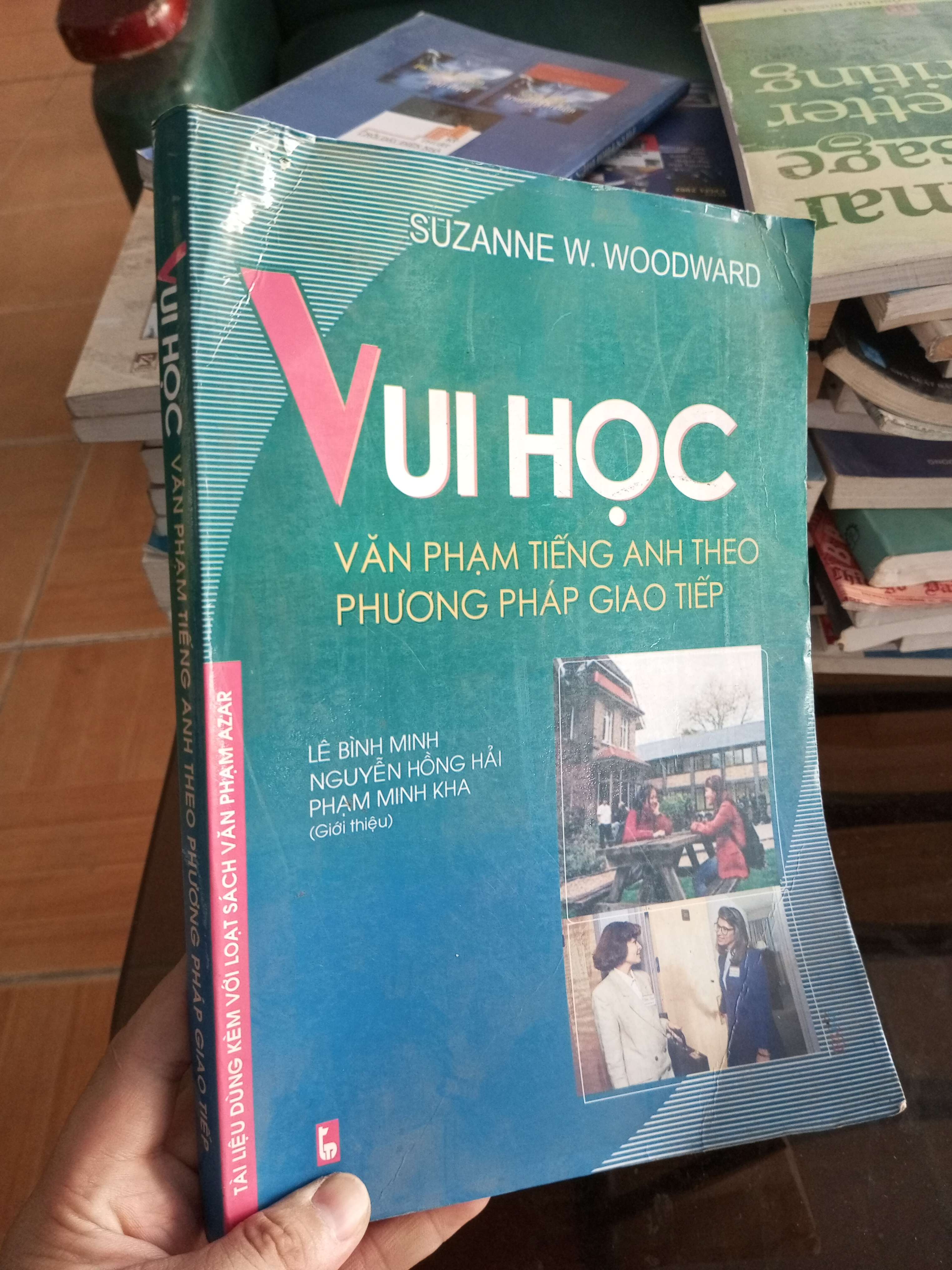 Vui học văn phạm tiếng Anh theo phương pháp giao tiếp - Woodward 2005 VAVO-A2