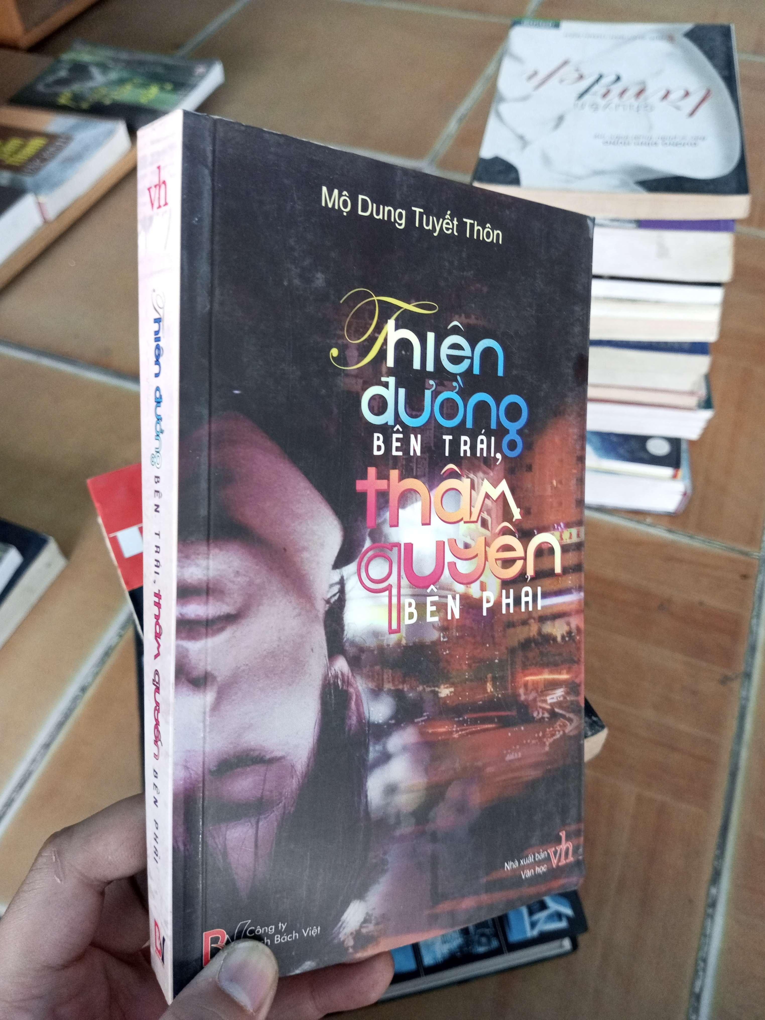 Thiên đường bên trái thẩm quyền bên phải - Tuyết Thôn 2009 VAVO-A2