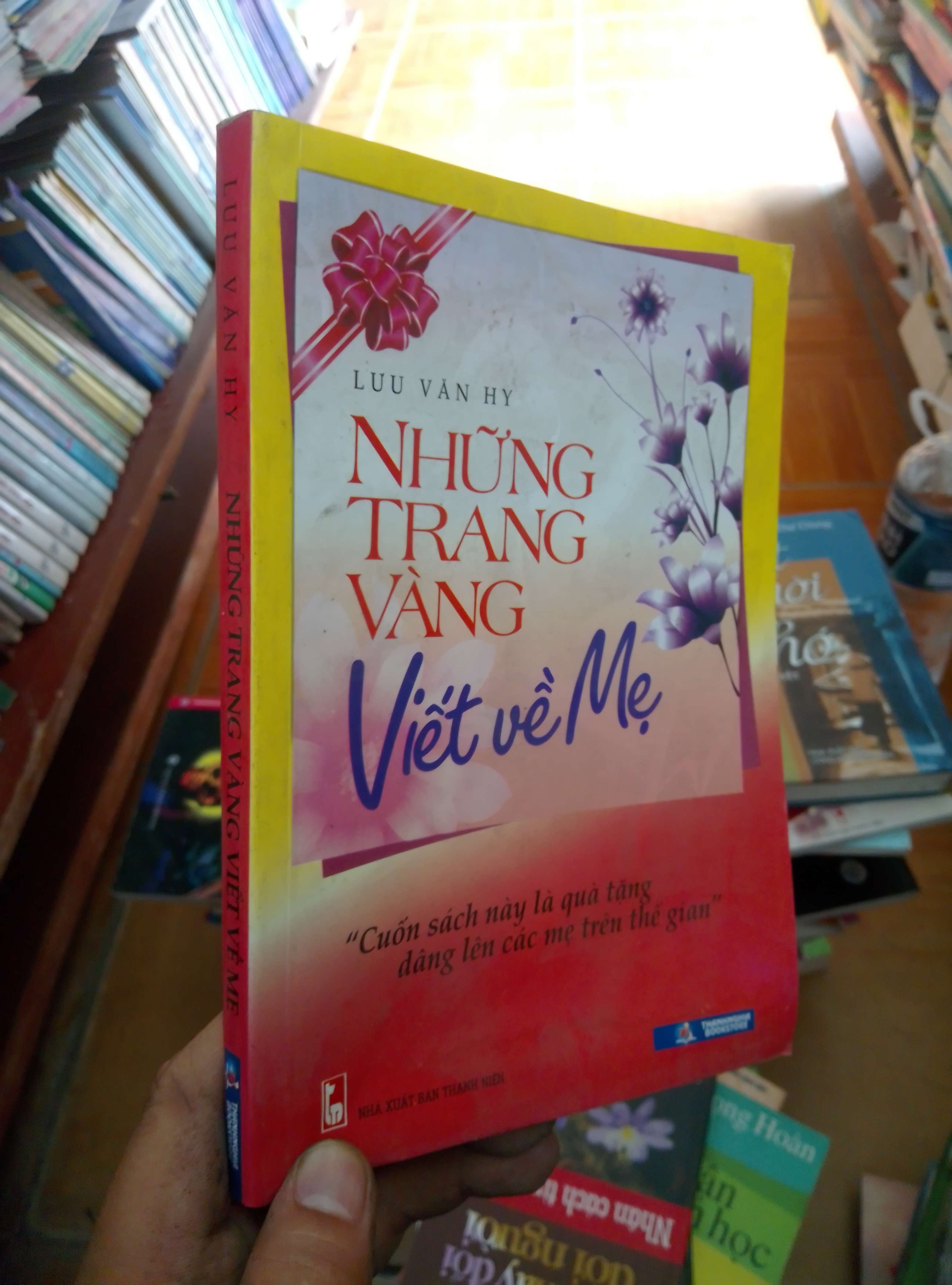 Những trang vàng viết về mẹ - Văn Hi 2005 VAVO-AK18