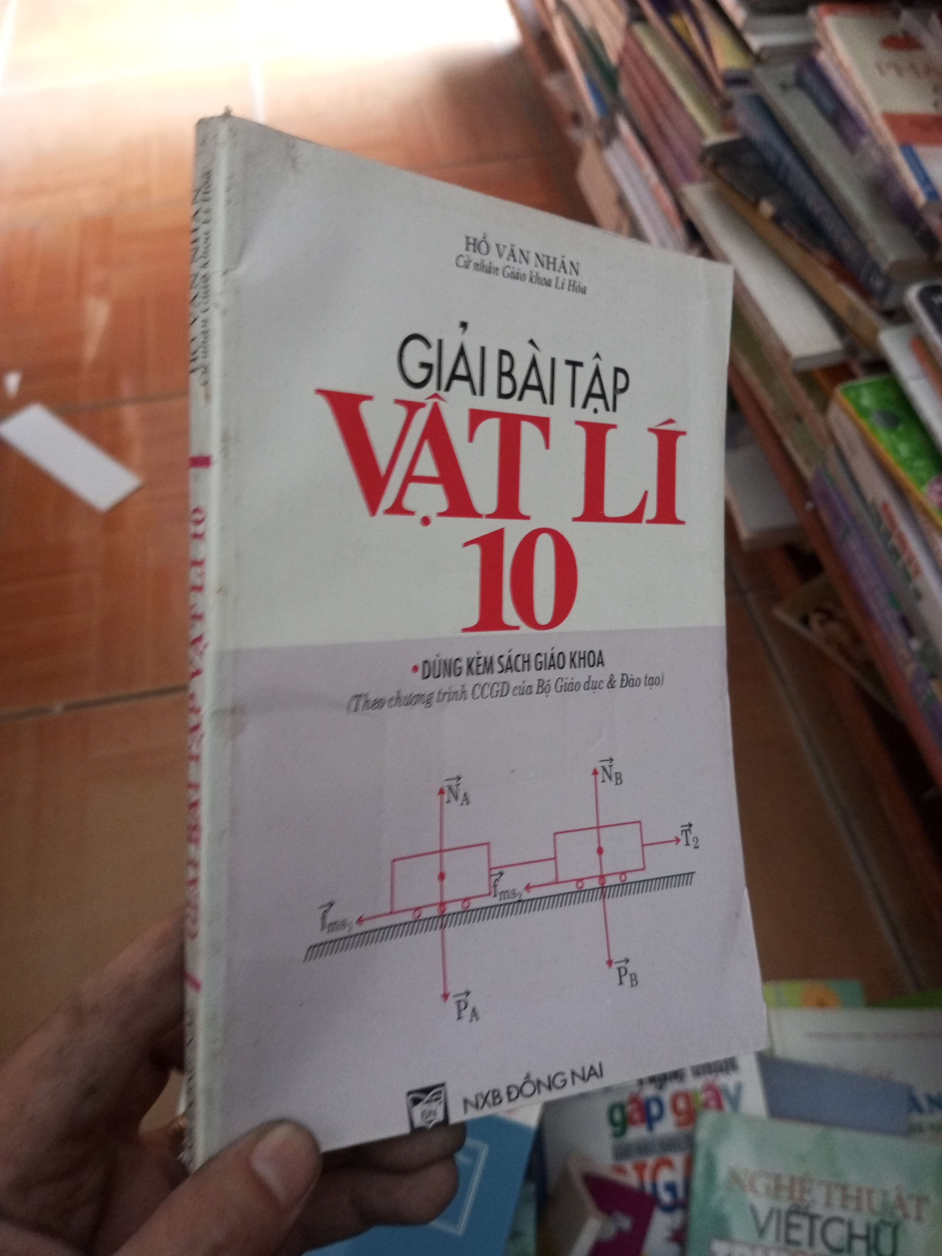Giải bài tập Vật Lí 10 - Văn Nhân 1999 VAVO-AK18