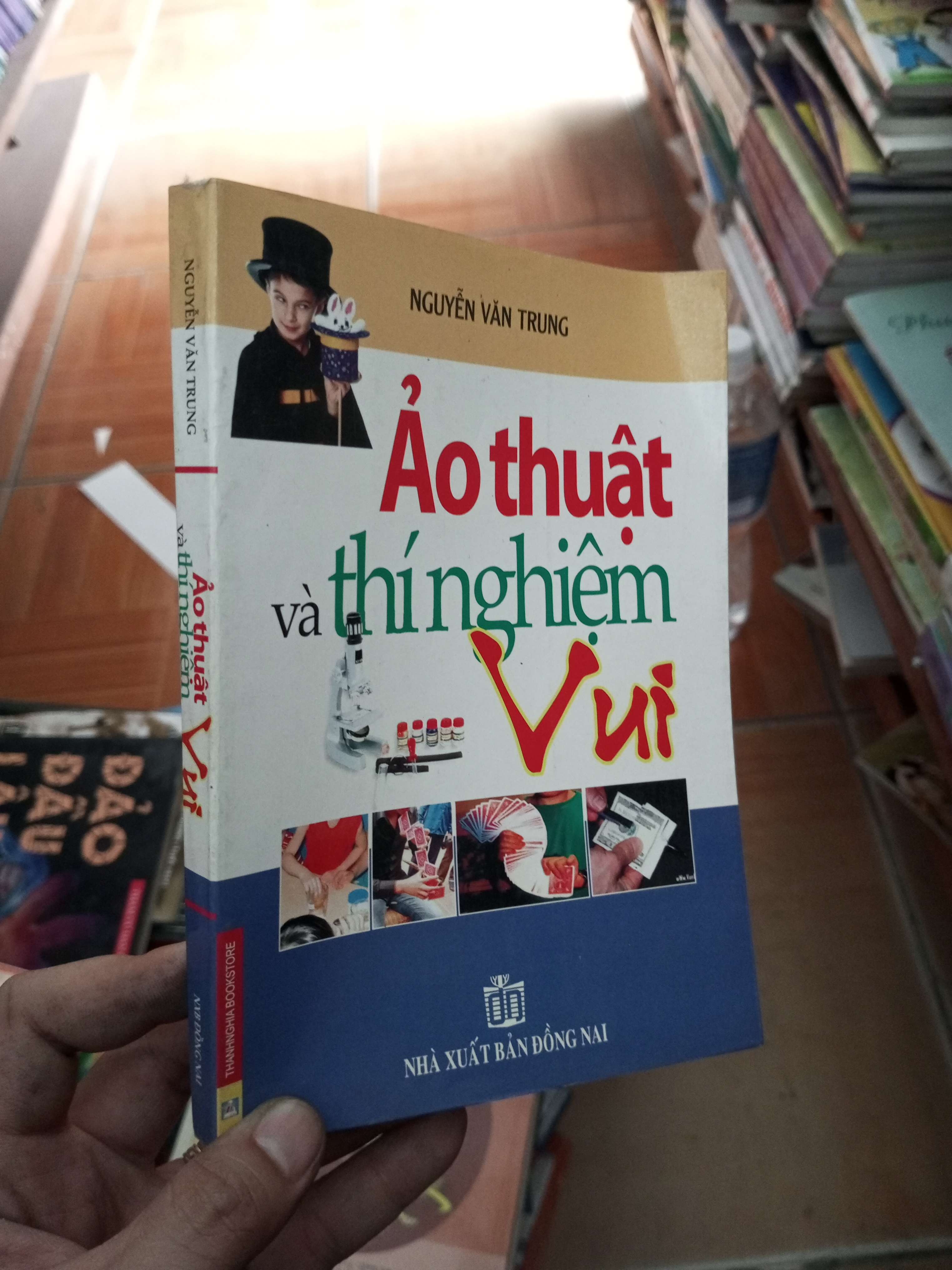 Ảo thuật và thí nghiệm vui - Văn Trung 2009 VAVO-AK18