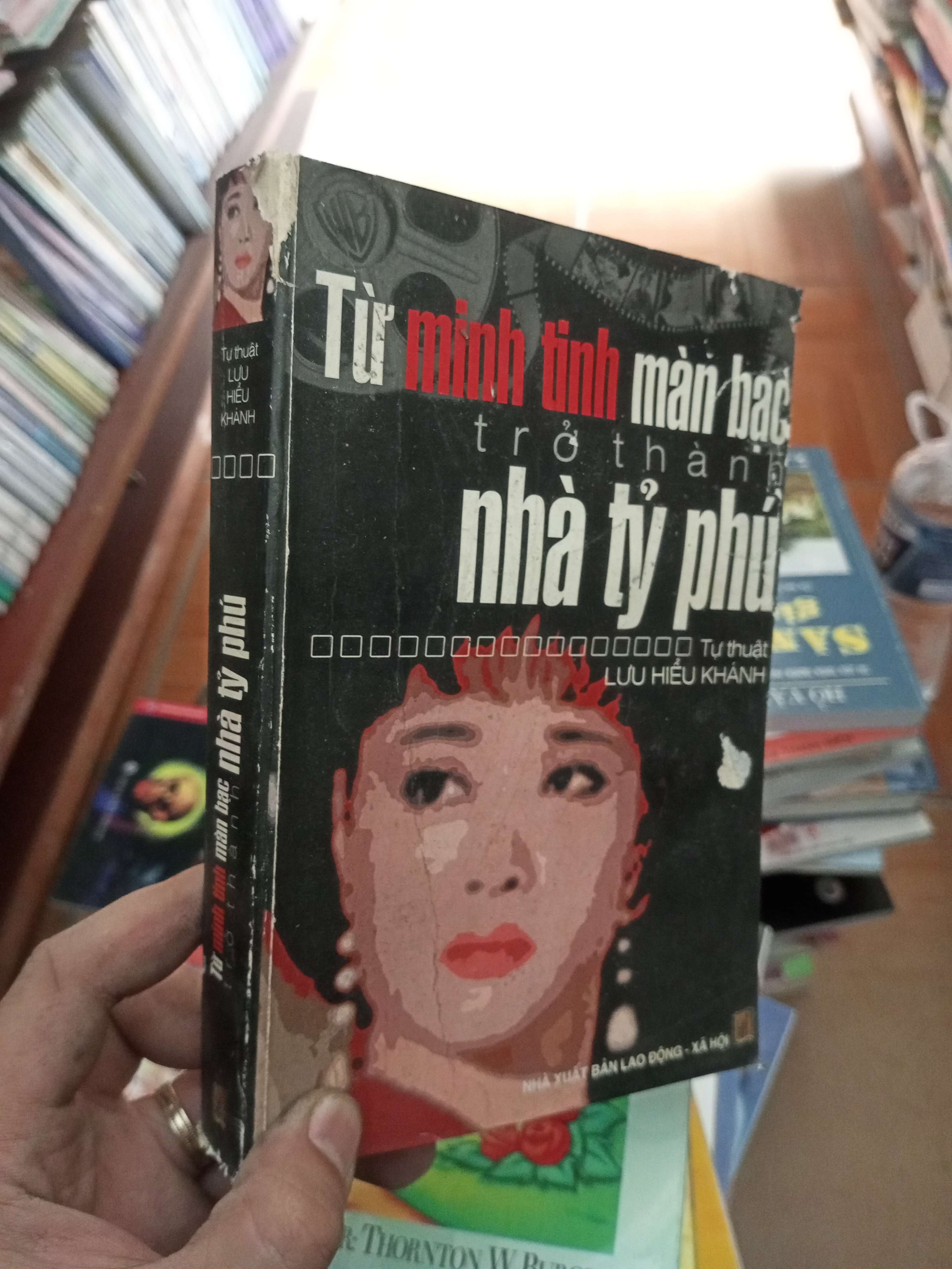 Từ minh tinh màn bạc trở thành nhà tỷ phú - Hiểu Khánh 2006 VAVO-AK18