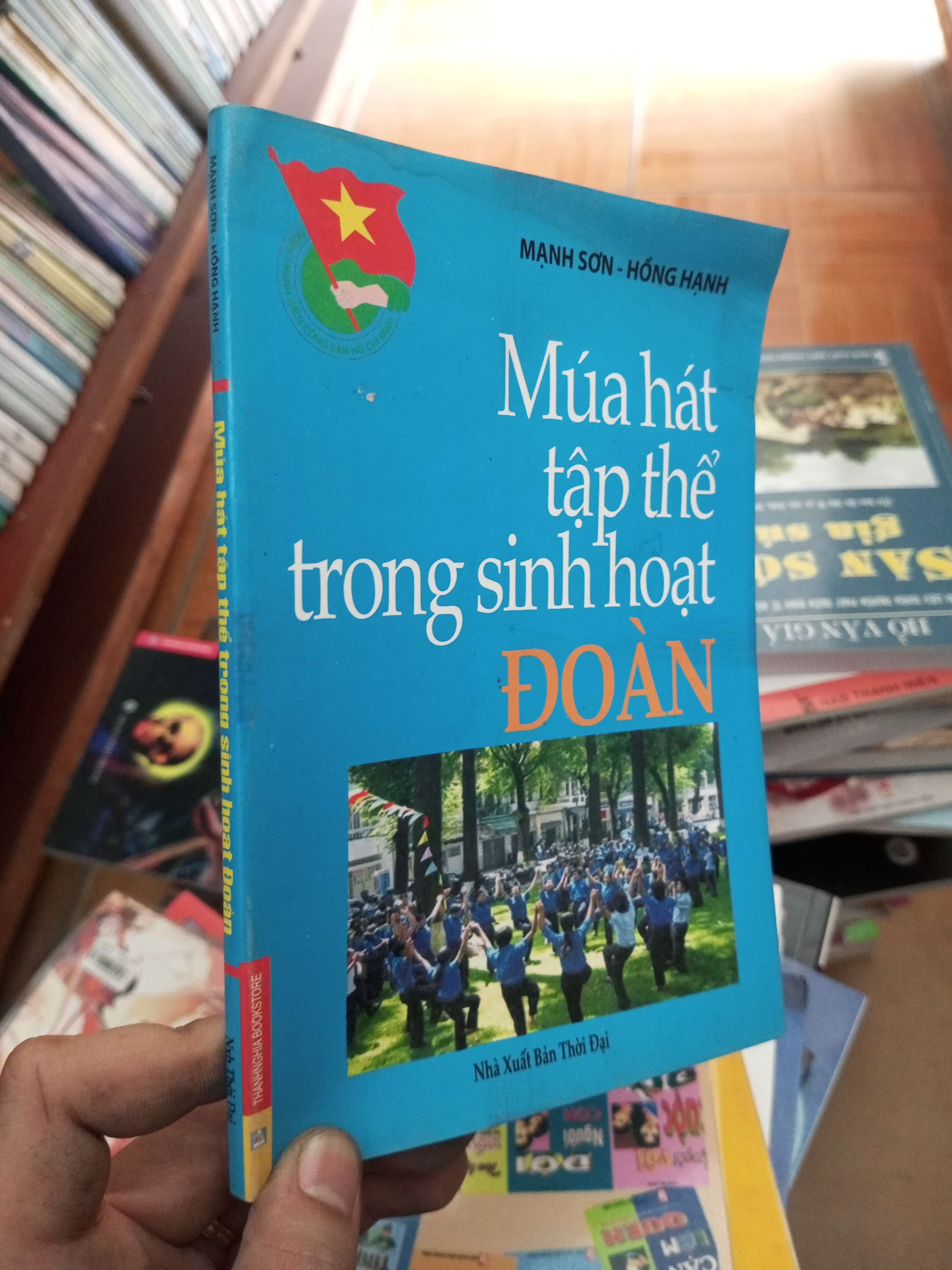 Múa hát tập thể trong sinh hoạt đoàn - Hồng Hạnh 2009 VAVO-AK18