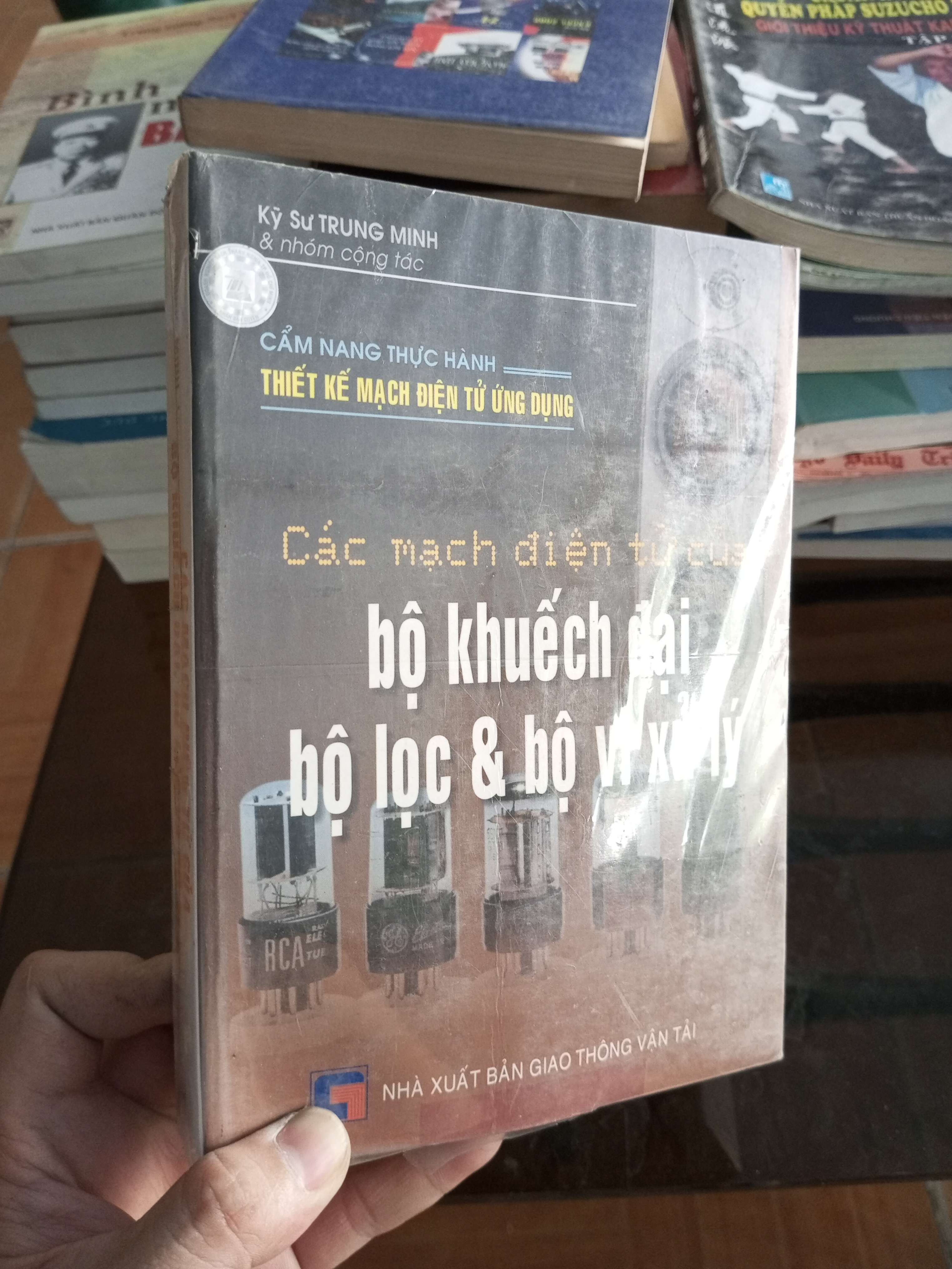 Các mạch điện từ của bộ khuếch đại bộ lọc và bộ vi xử lý - Trung Minh VAVO-A2