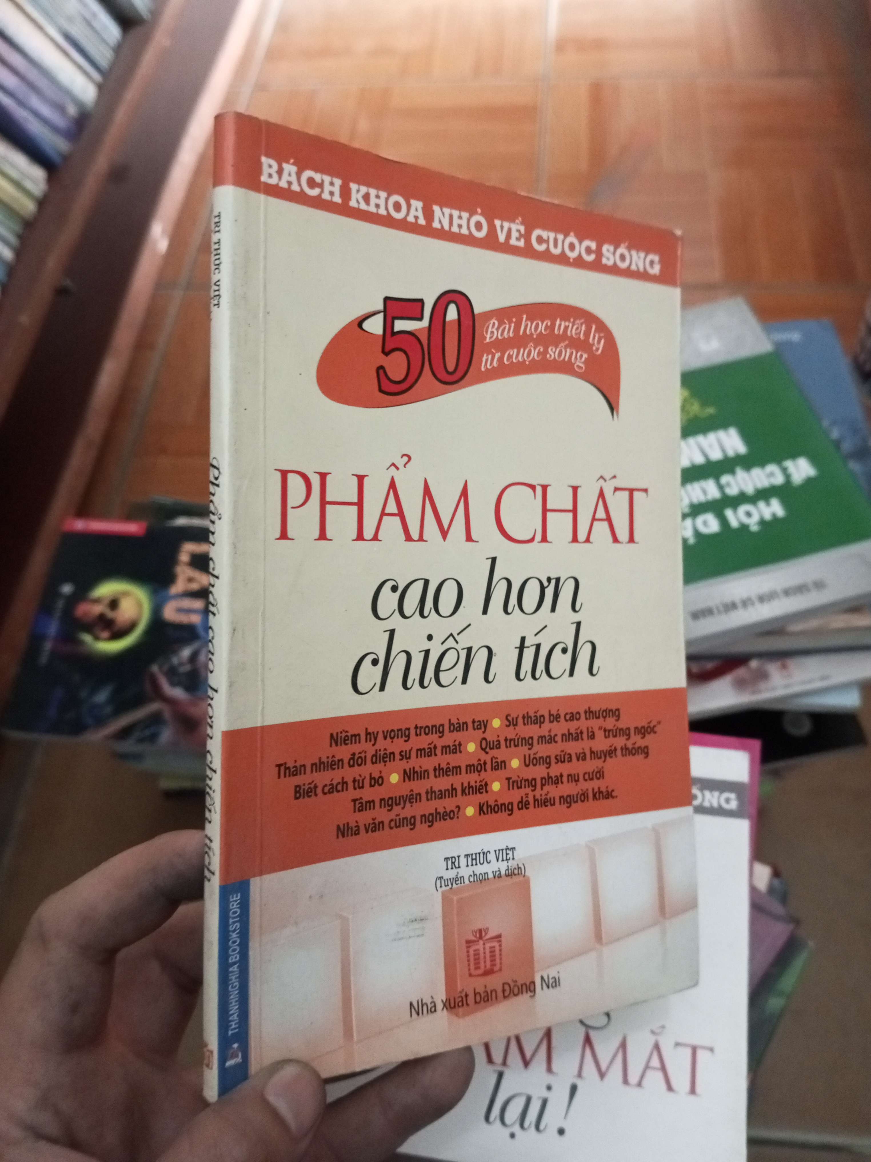 Phẩm chất cao hơn chiến tích - Tri Thức Việt 2011 VAVO-AK18