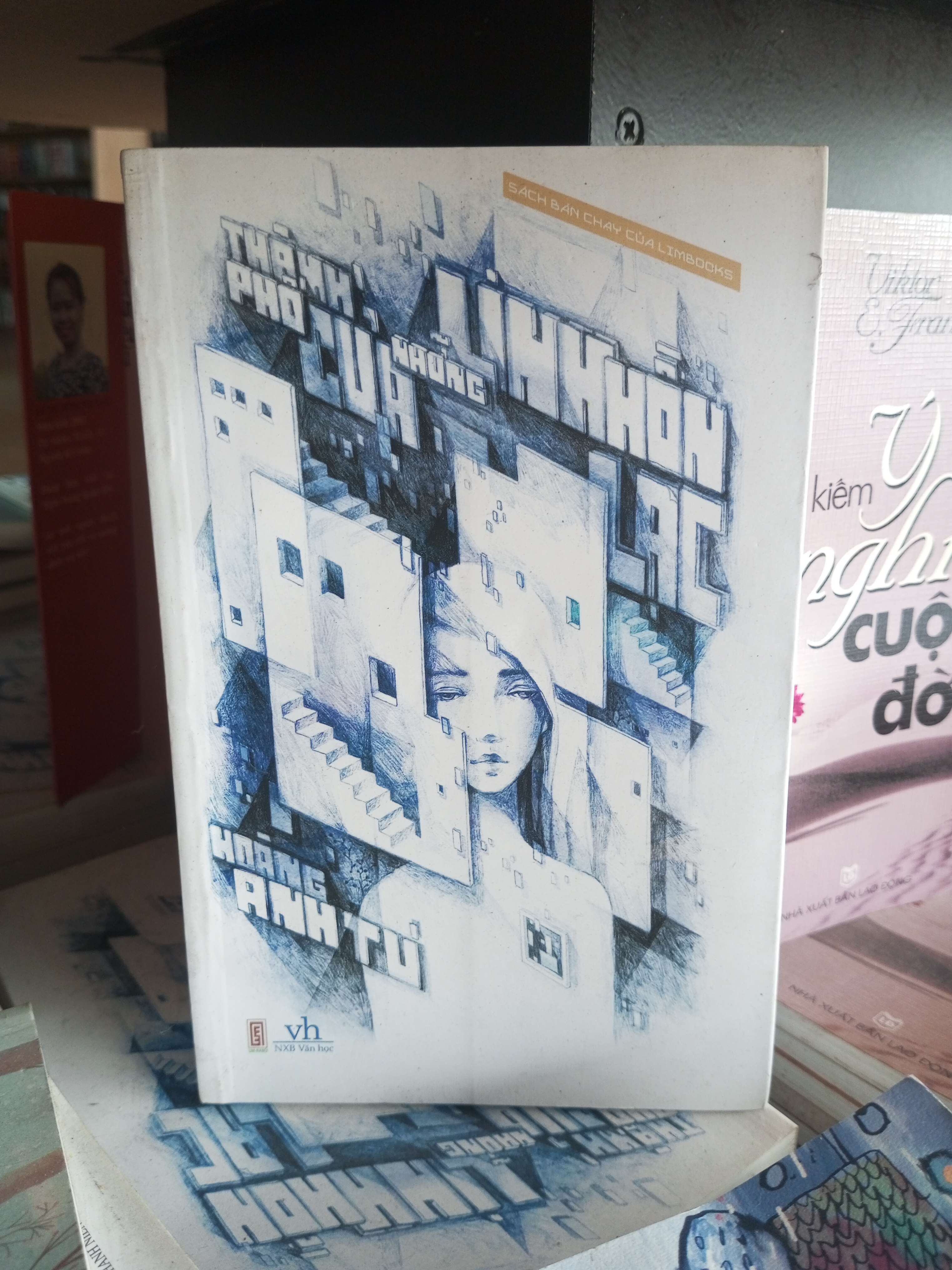 Thành phố của những linh hồn lạc - Anh Tú 2014 VAVO-A0