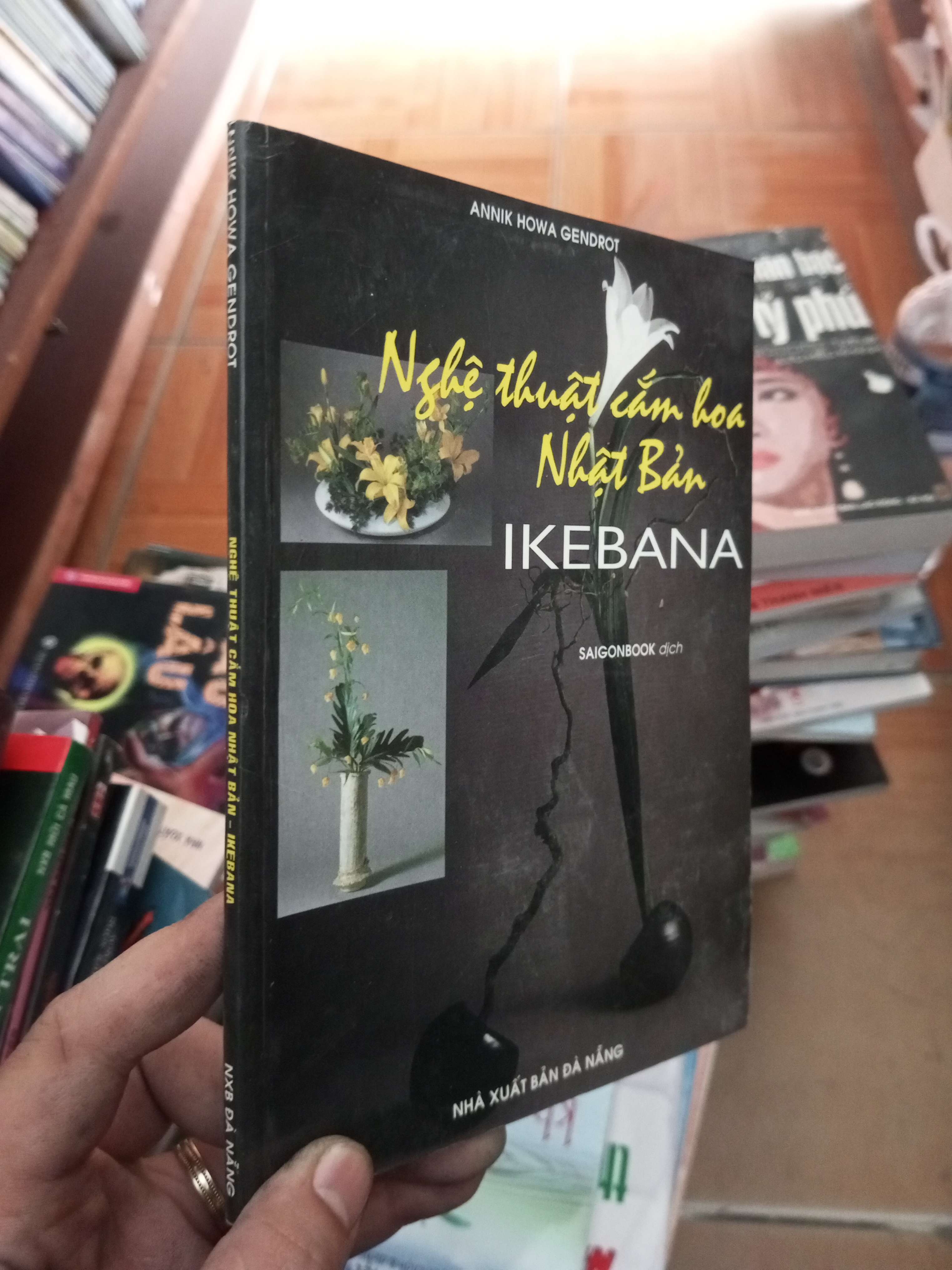 Nghệ thuật cắm hoa Nhật Bản Ikebana - Gendrot 2003 VAVO-AK18