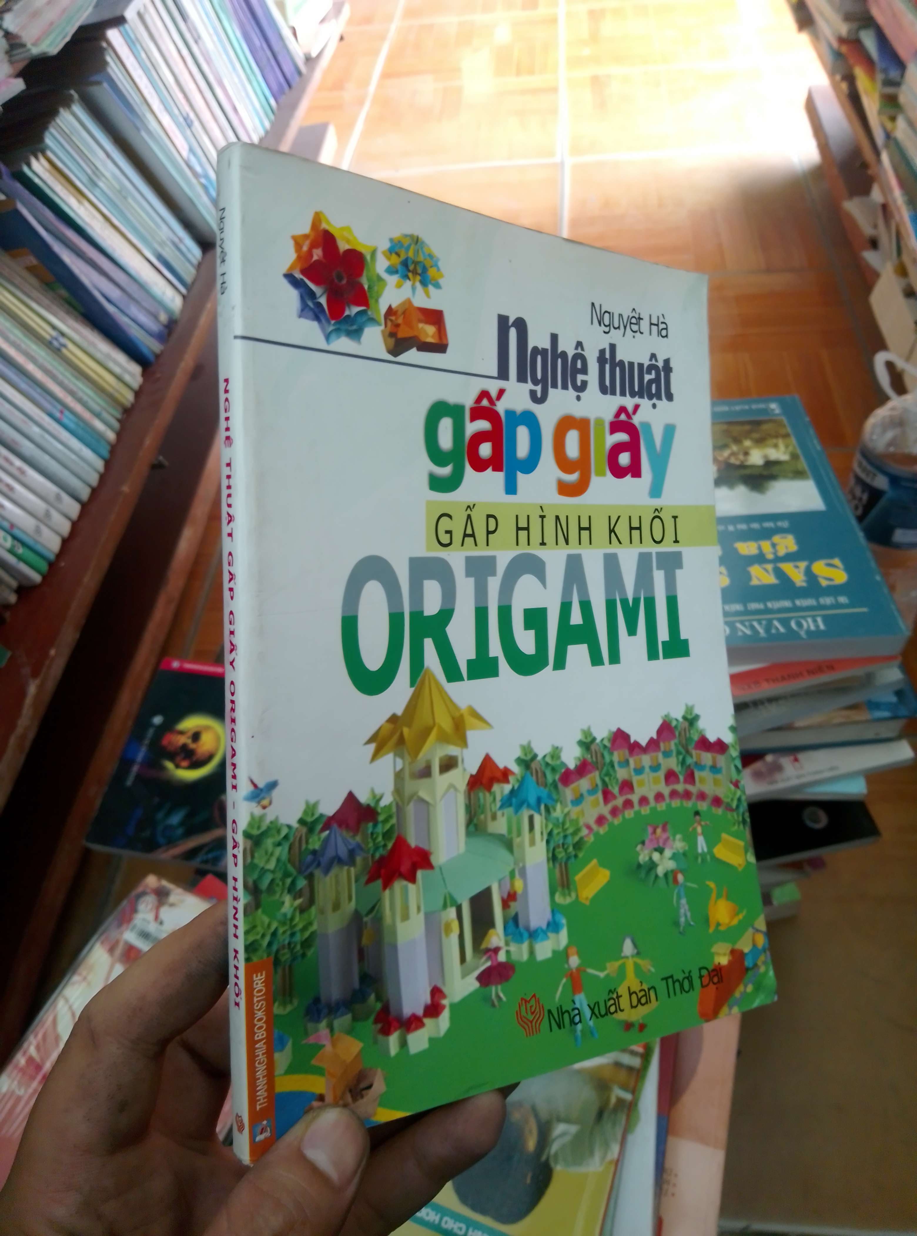 Nghệ thuật gấp giấy gấp hình khối Origami - Nguyệt Hà 2010 VAVO-AK18