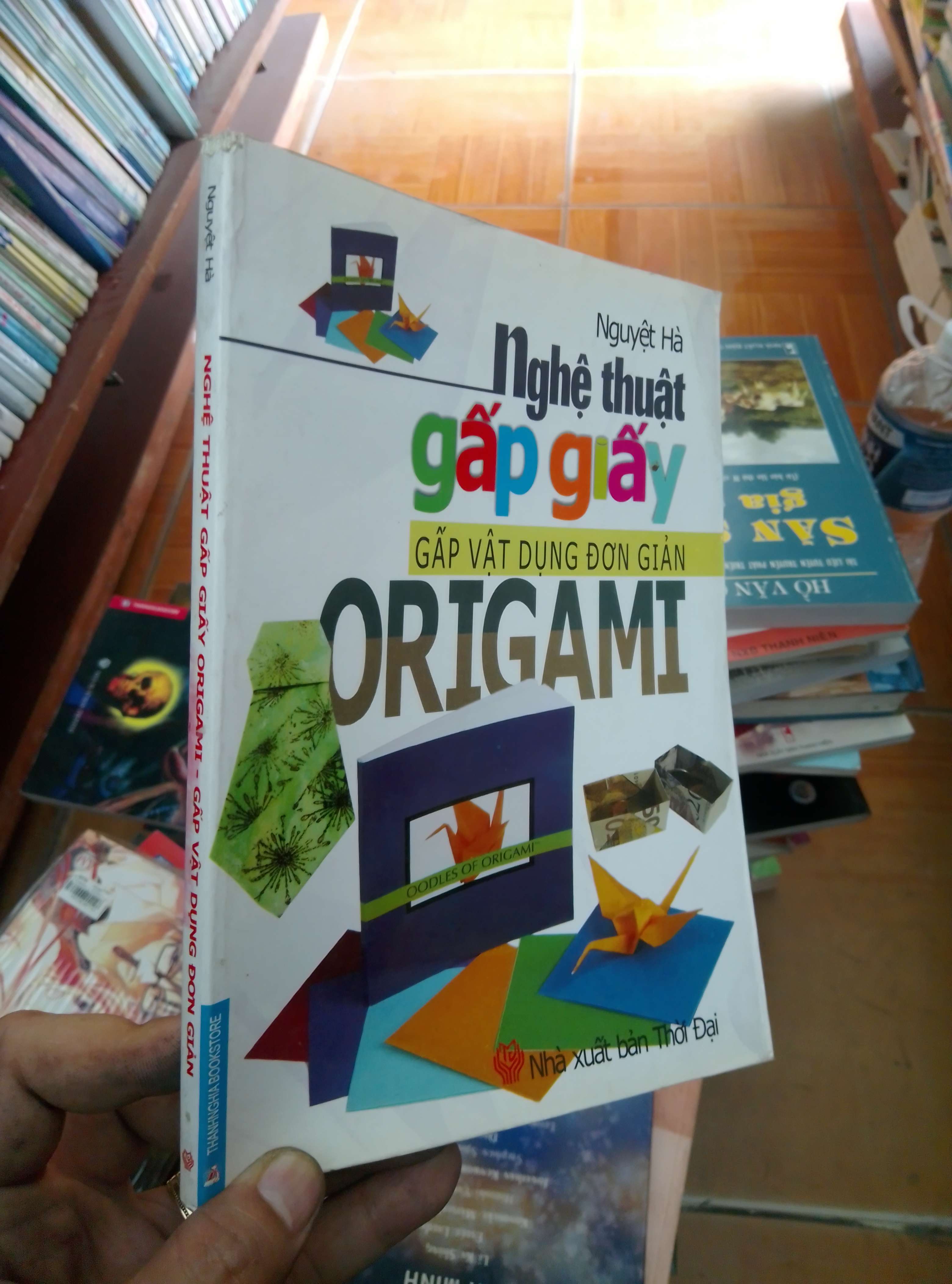 Nghệ thuật gấp giấy gấp vật dụng đơn giản Origami - Nguyệt Hà 2010 VAVO-AK18