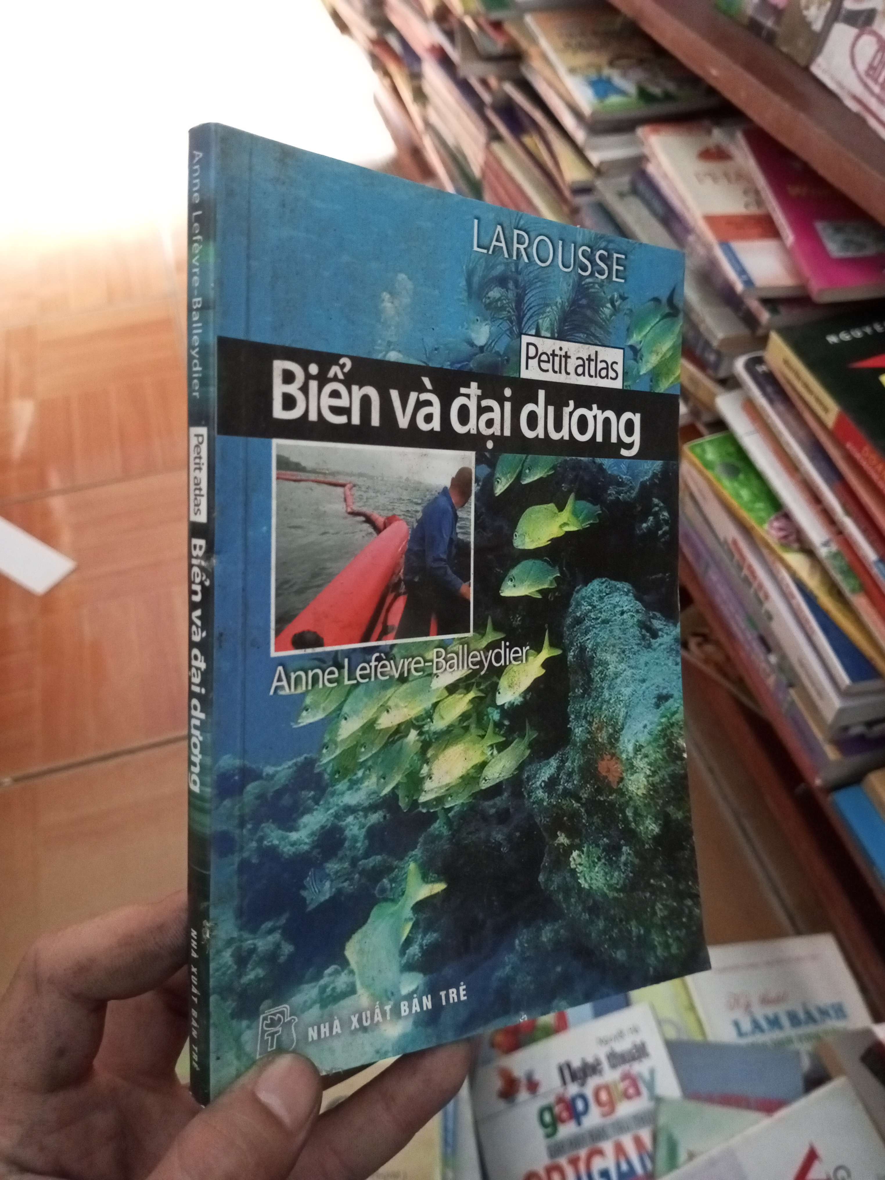 Peptit atlas biển và đại dương - Larousse 2010 VAVO-AK18