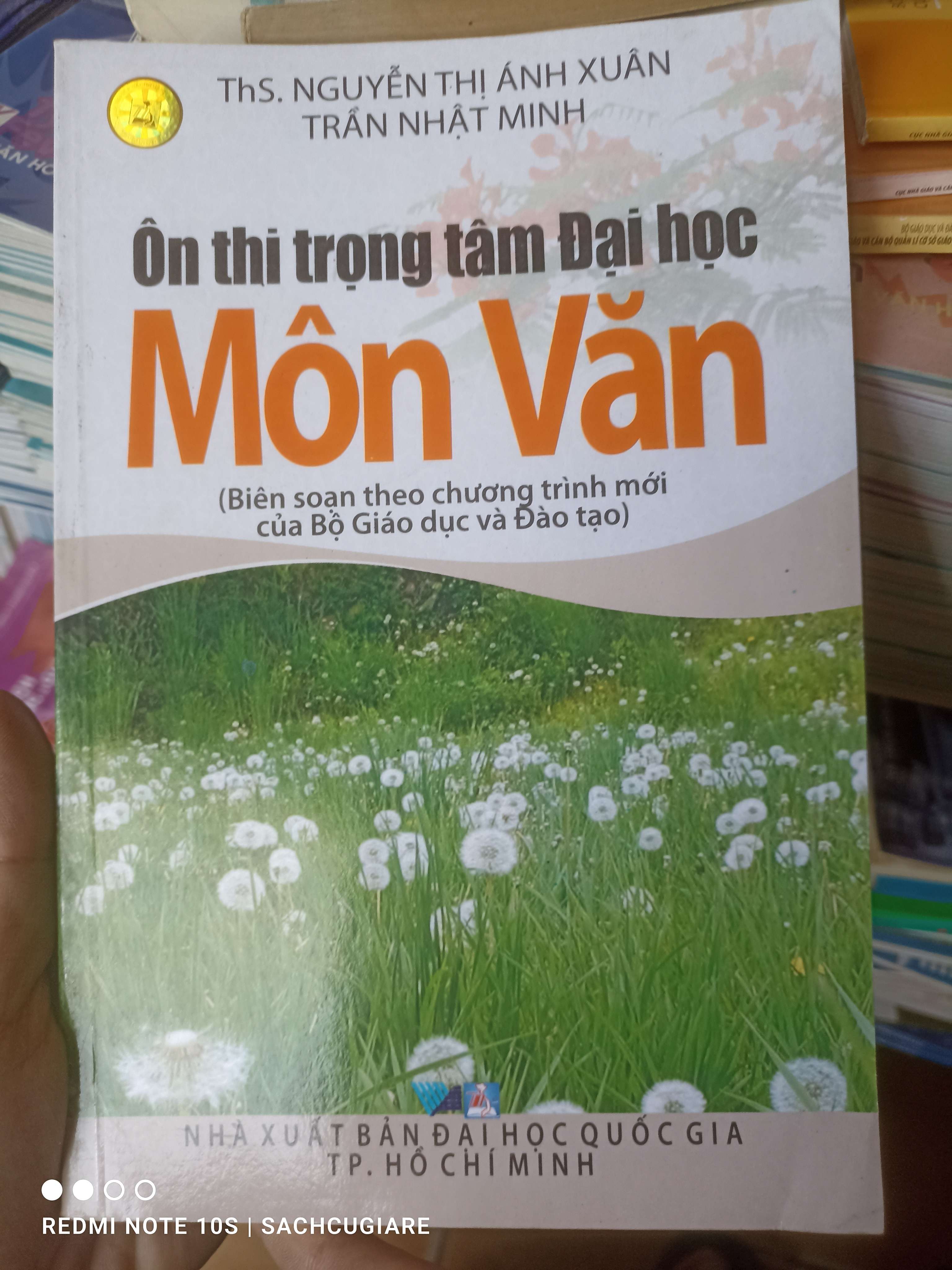 Ôn Thi Trọng Tâm Đại Học Môn Văn (Biên Soạn Theo Chương Trình Mới Của Bộ Giáo Dục Và Đào Tạo) - Nguyễn Thị Ánh Xuân, Trần Nhật Minh 2011 VAVO-AK2T3