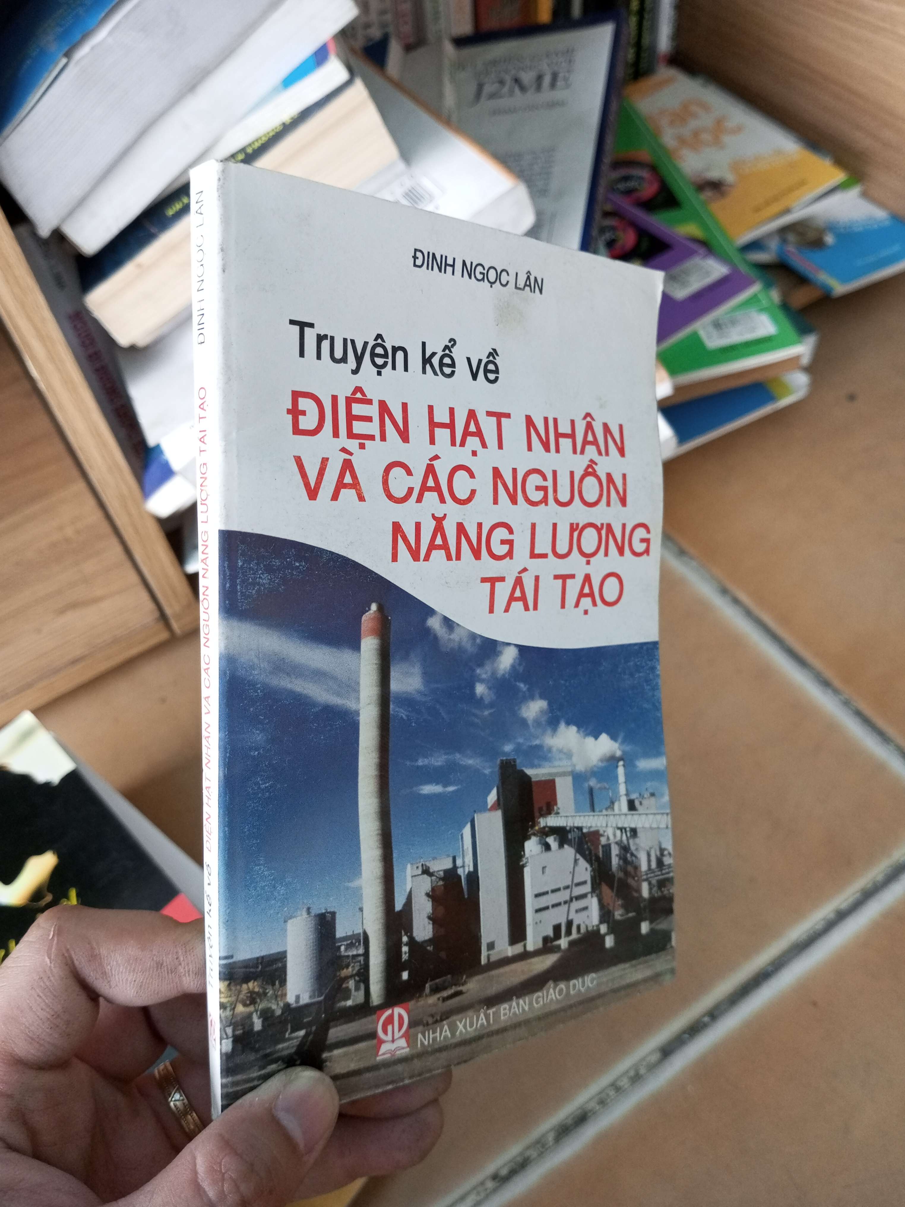 Truyện kể về điện hạt nhân và các nguồn năng lượng tái tạo - Ngọc Lân 2007 VAVO-A2