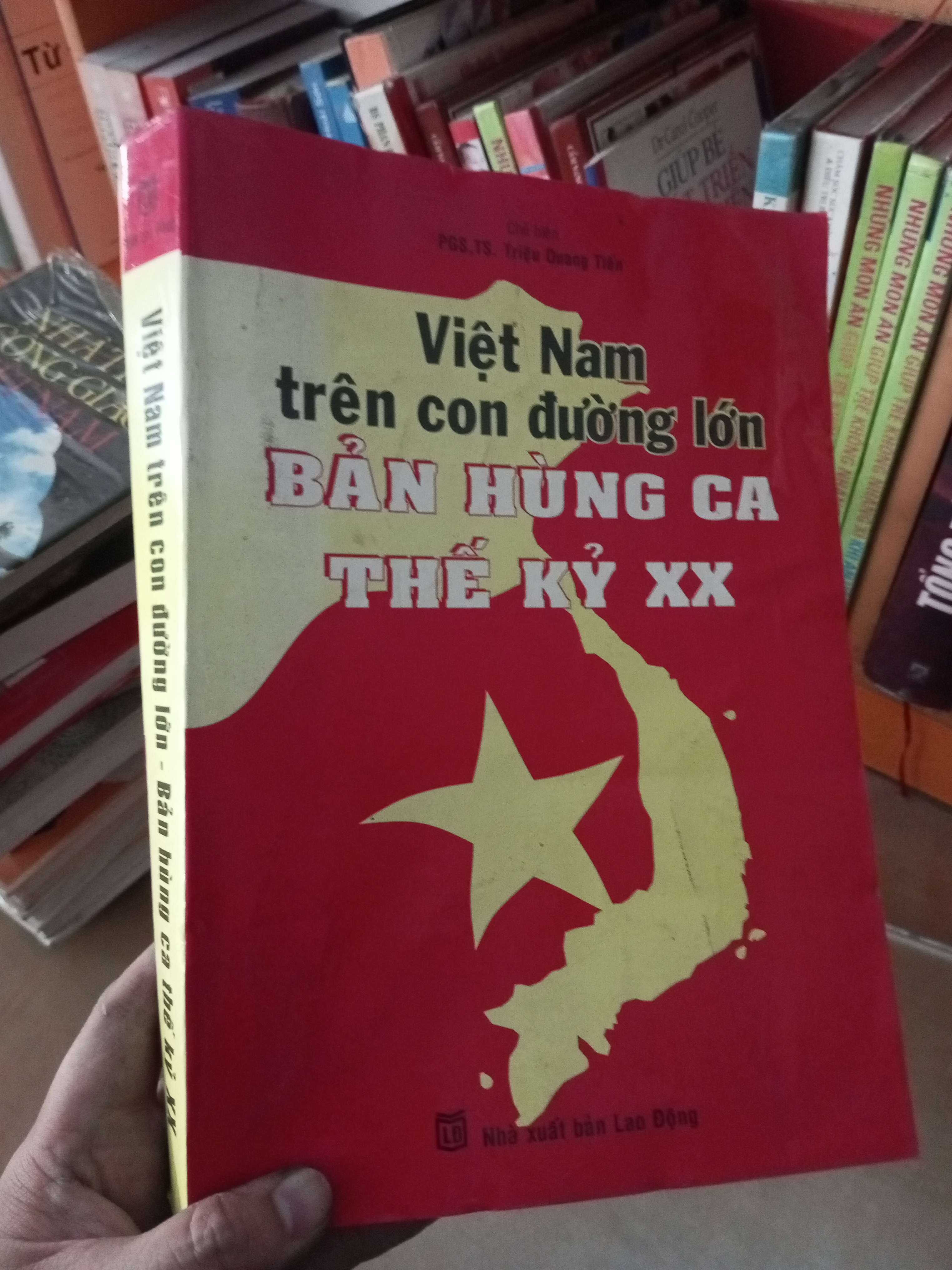 Việt Nam trên con đường lớn bản hùng ca thế kỷ XX - Quang Tiến 2005 VAVO-A0