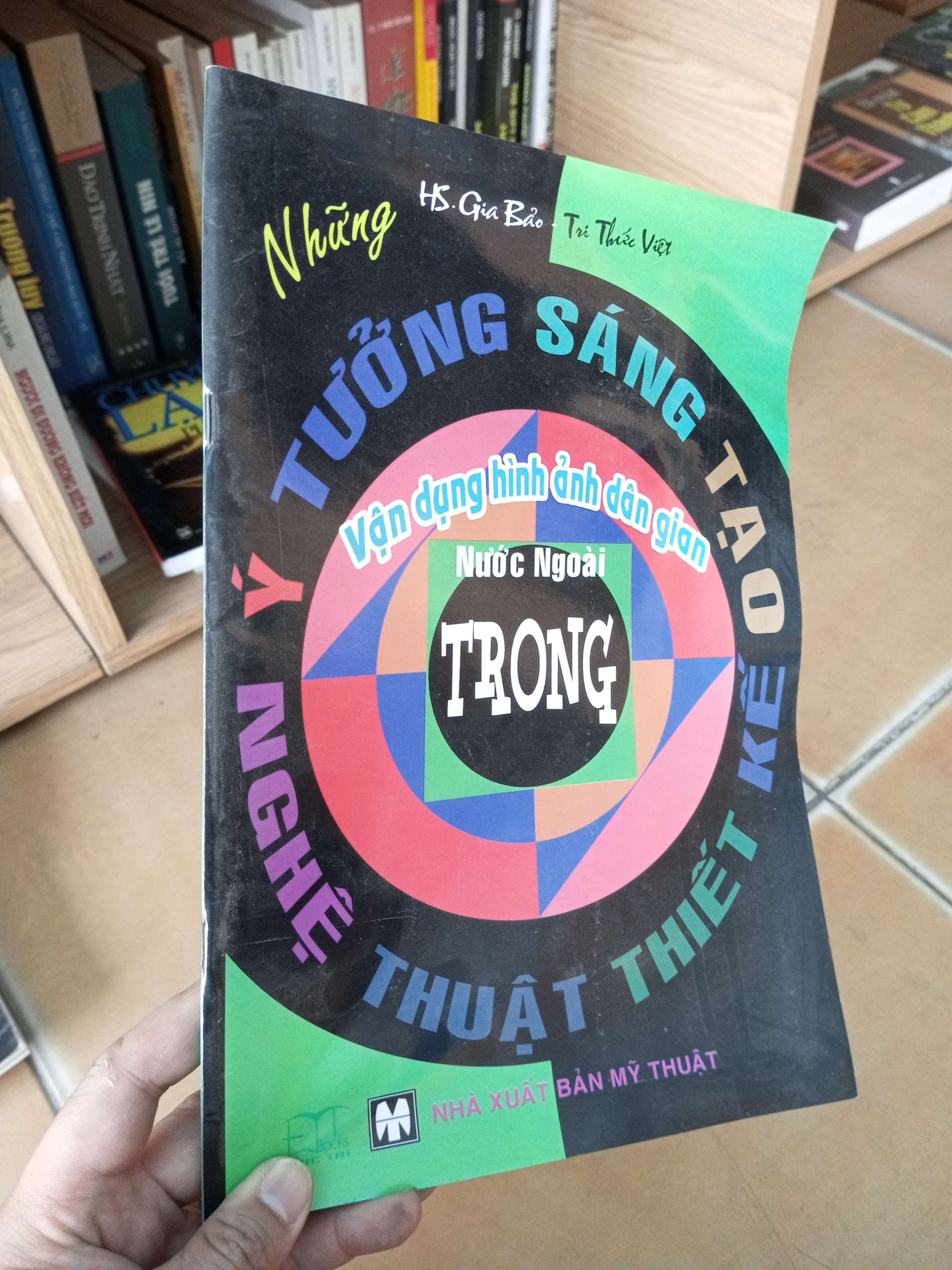 Vận dụng hình ảnh dân gian nước ngoài trong những ý tưởng sáng tạo nghệ thuật thiết kế - Gia Bảo 2008 VAVO-A2