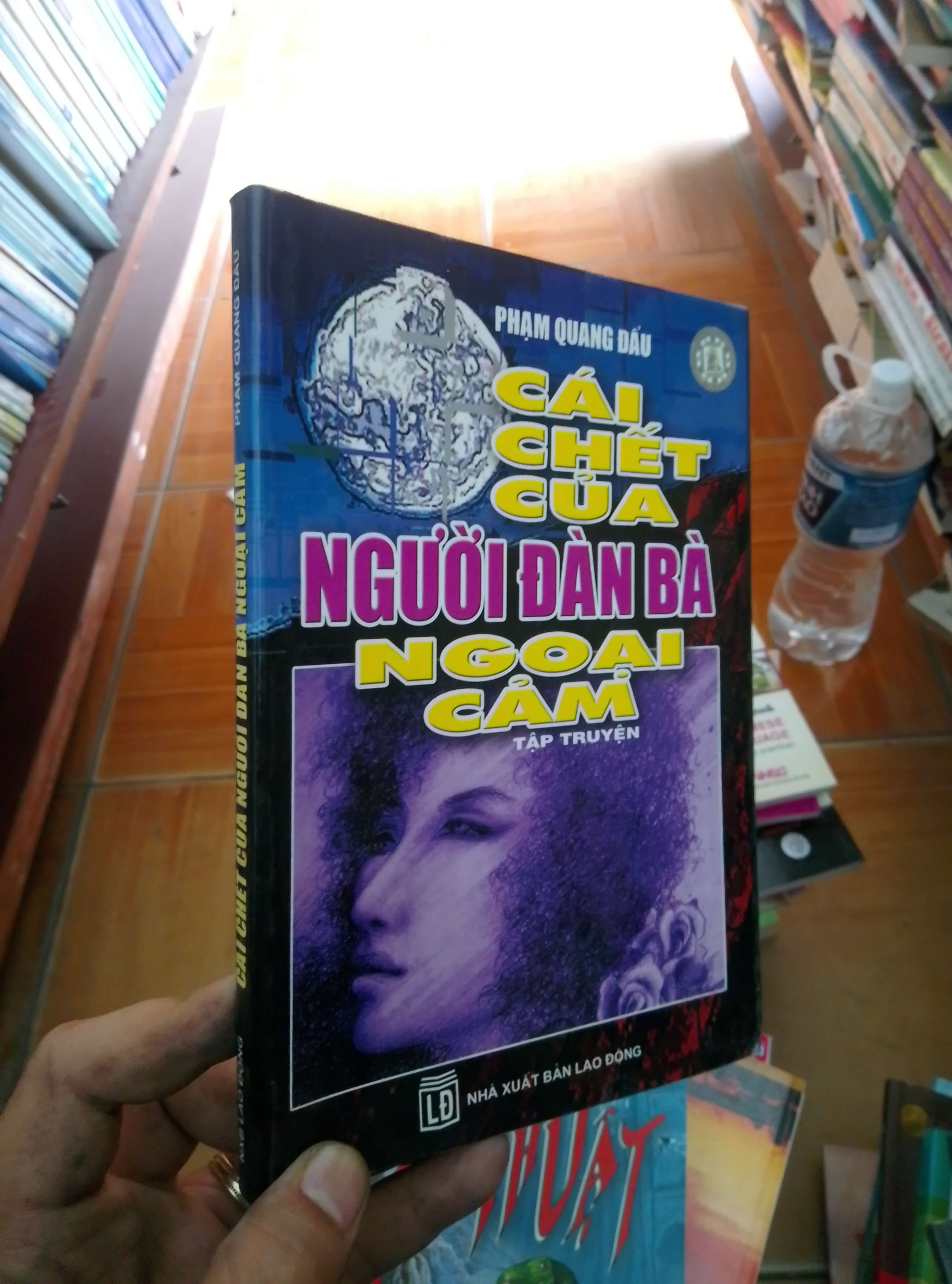 Cái chết của người đàn bà ngoại cảm - Quang Dấu 2005 VAVO-AK18