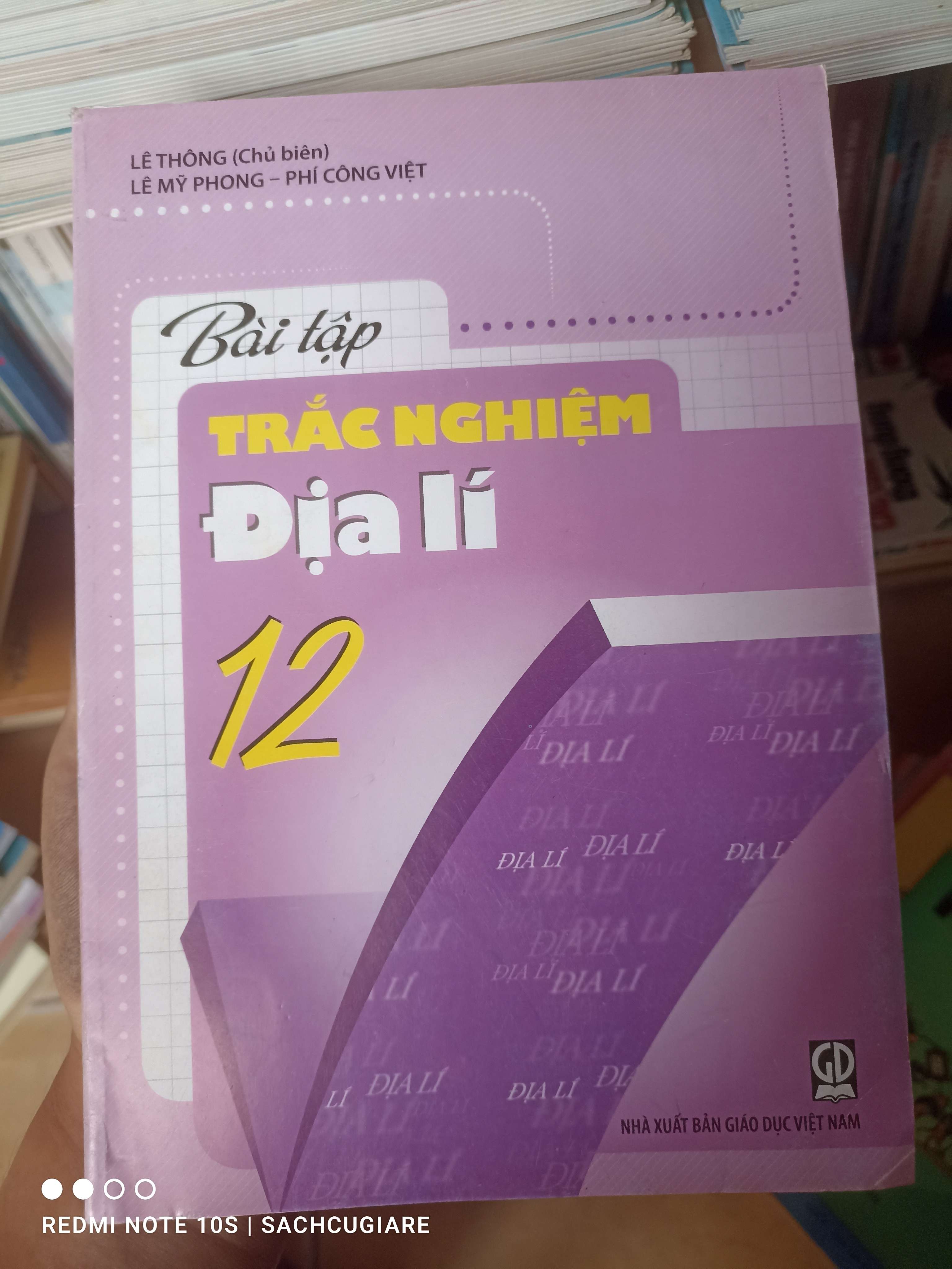 Bài Tập Trắc Nghiệm Địa Lí 12 - Lê Thông, Lê Mỹ Phong, Phí Công Việt 2017 VAVO-AK2T3