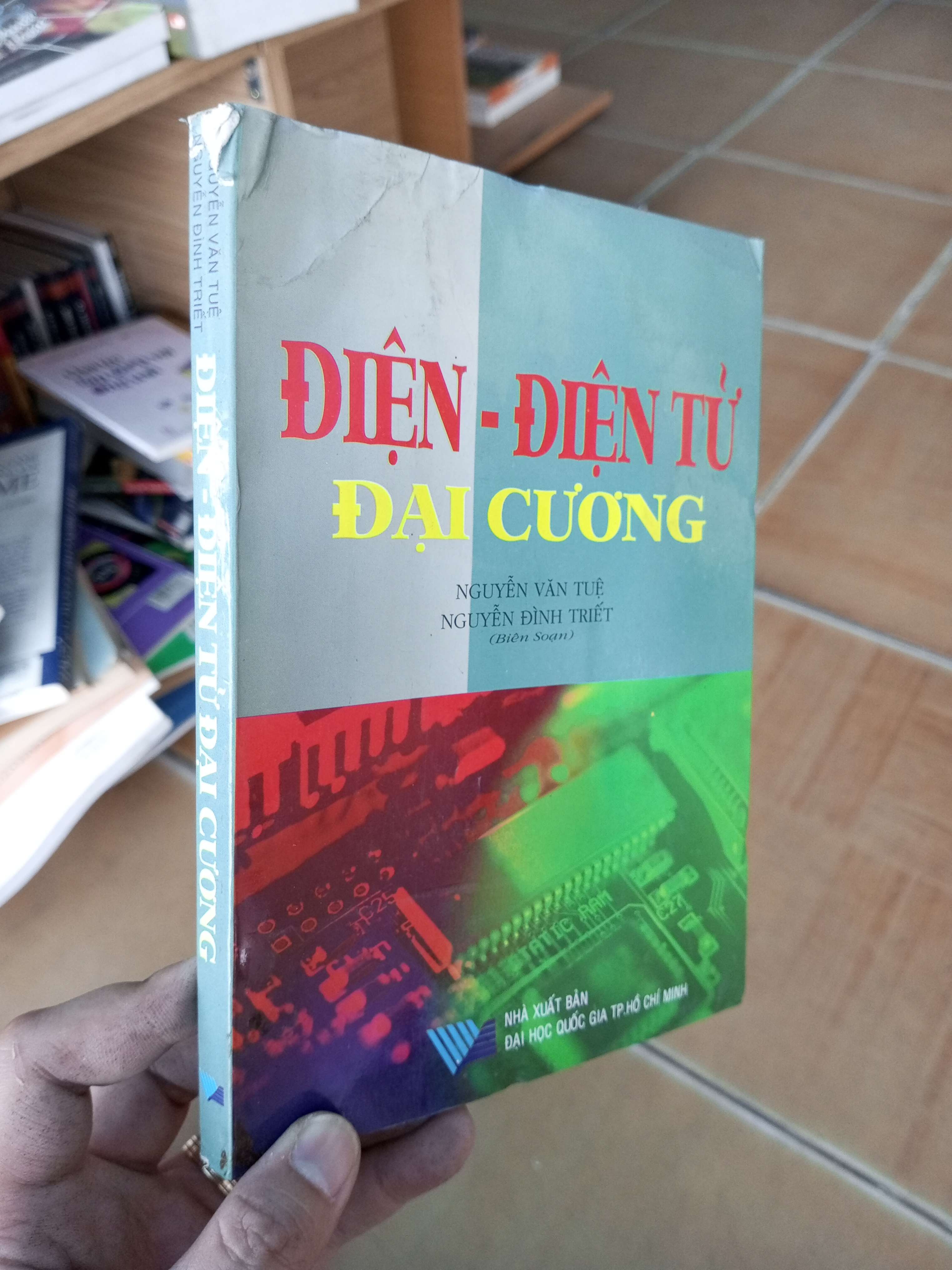 Điện điện tử đại cương - Văn Tuệ 2005 VAVO-A2