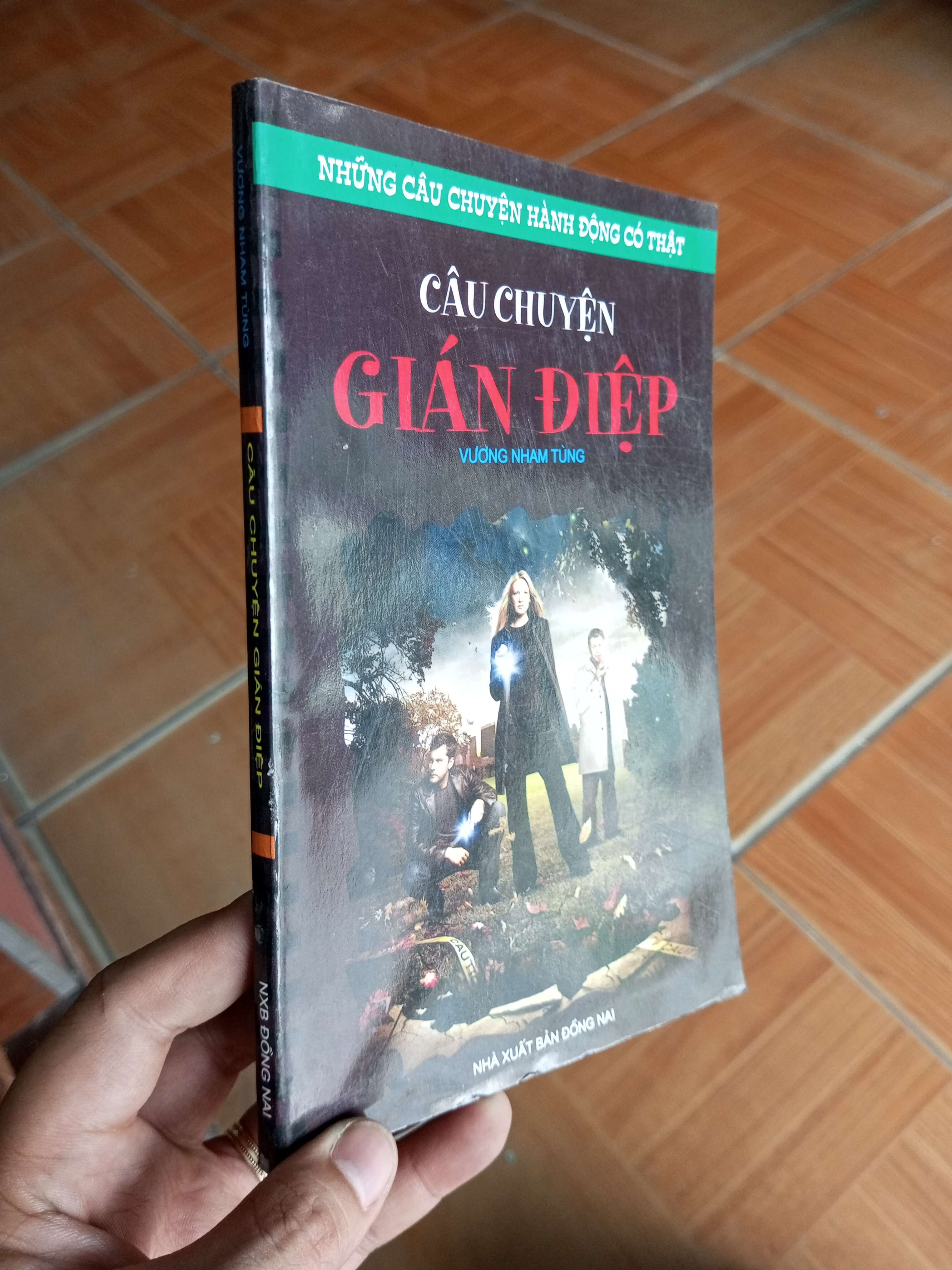 Câu chuyện gián điệp - Nham Tùng 2010 VAVO-AK18