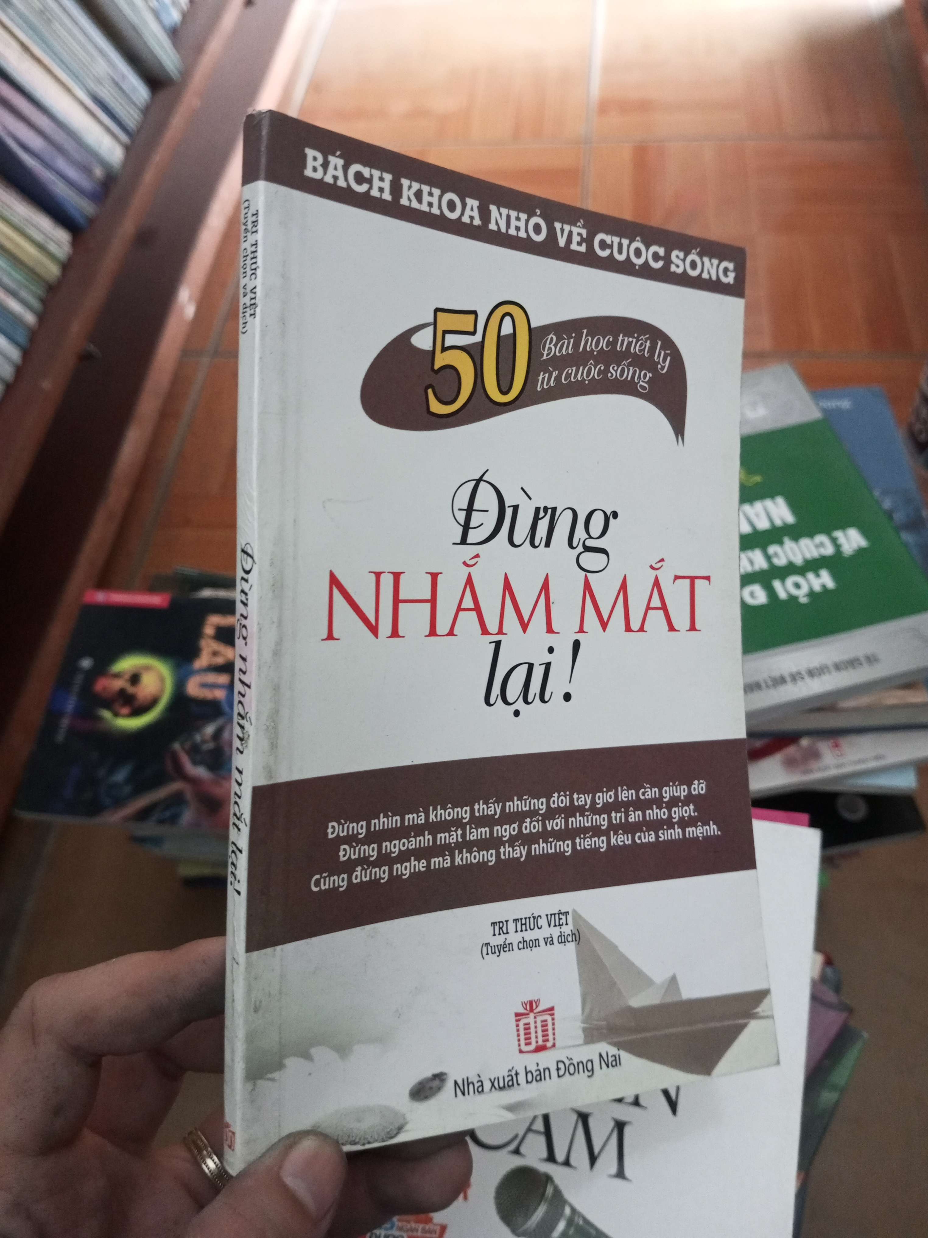 Đừng nhắm mắt lại - Tri Thức Việt 2011 VAVO-AK18