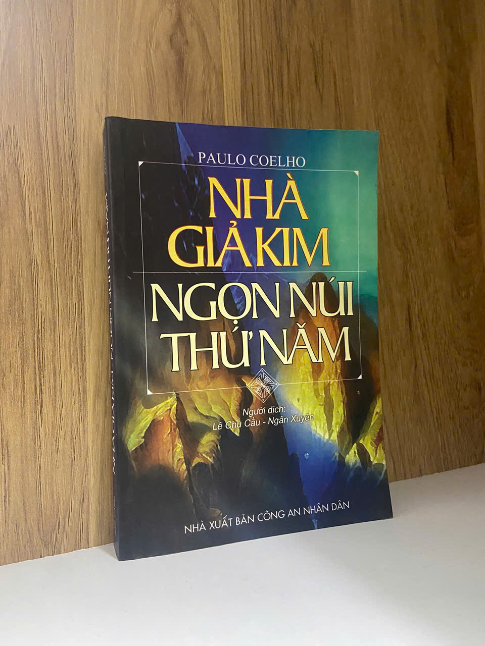 Nhà giả kim: Ngọn núi thứ năm - Paulo Coelho VAVO-K2SD2-30