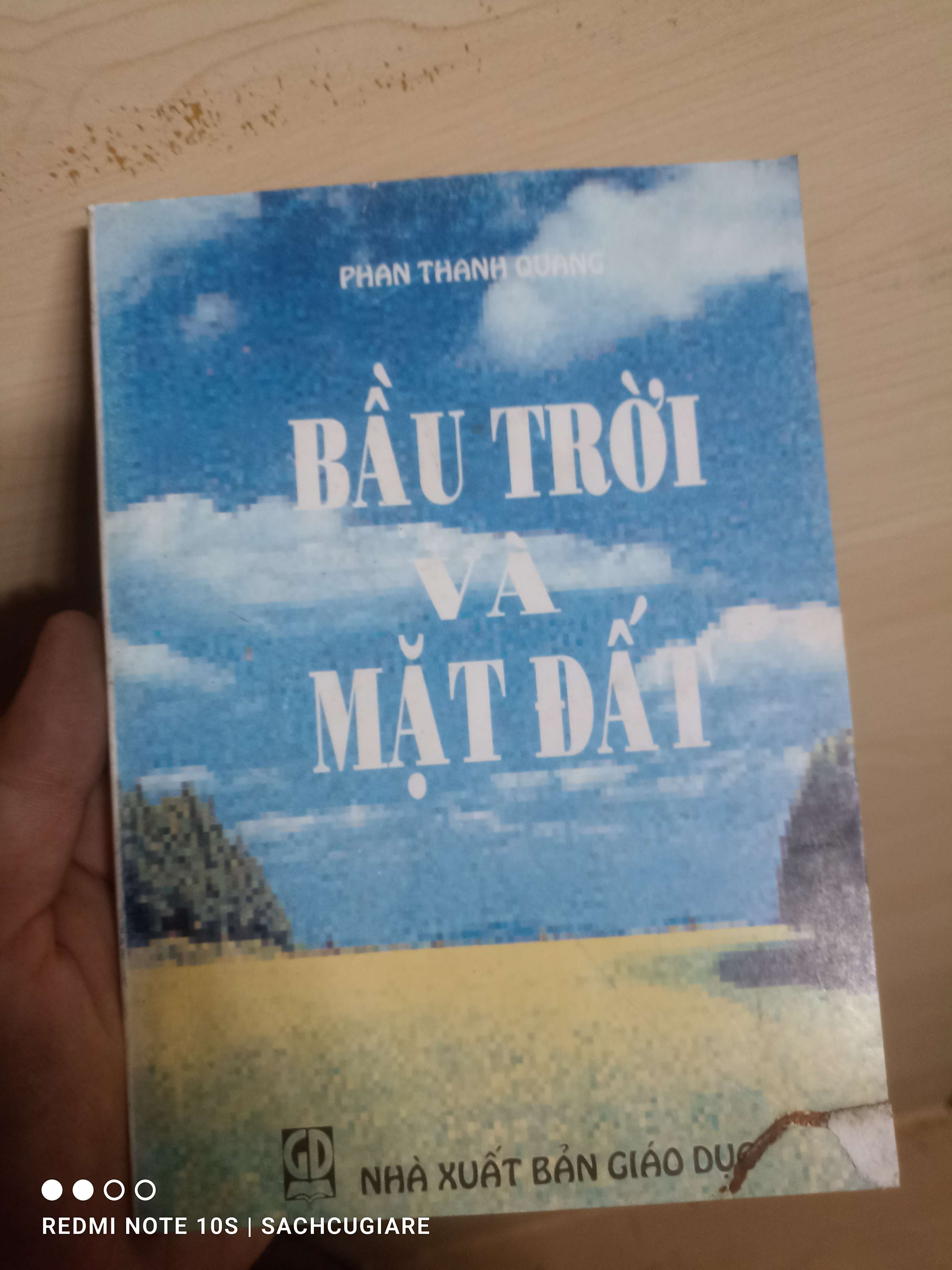 Bầu trời và mặt đất - Phan Thanh Quang VAVO-AXXX -