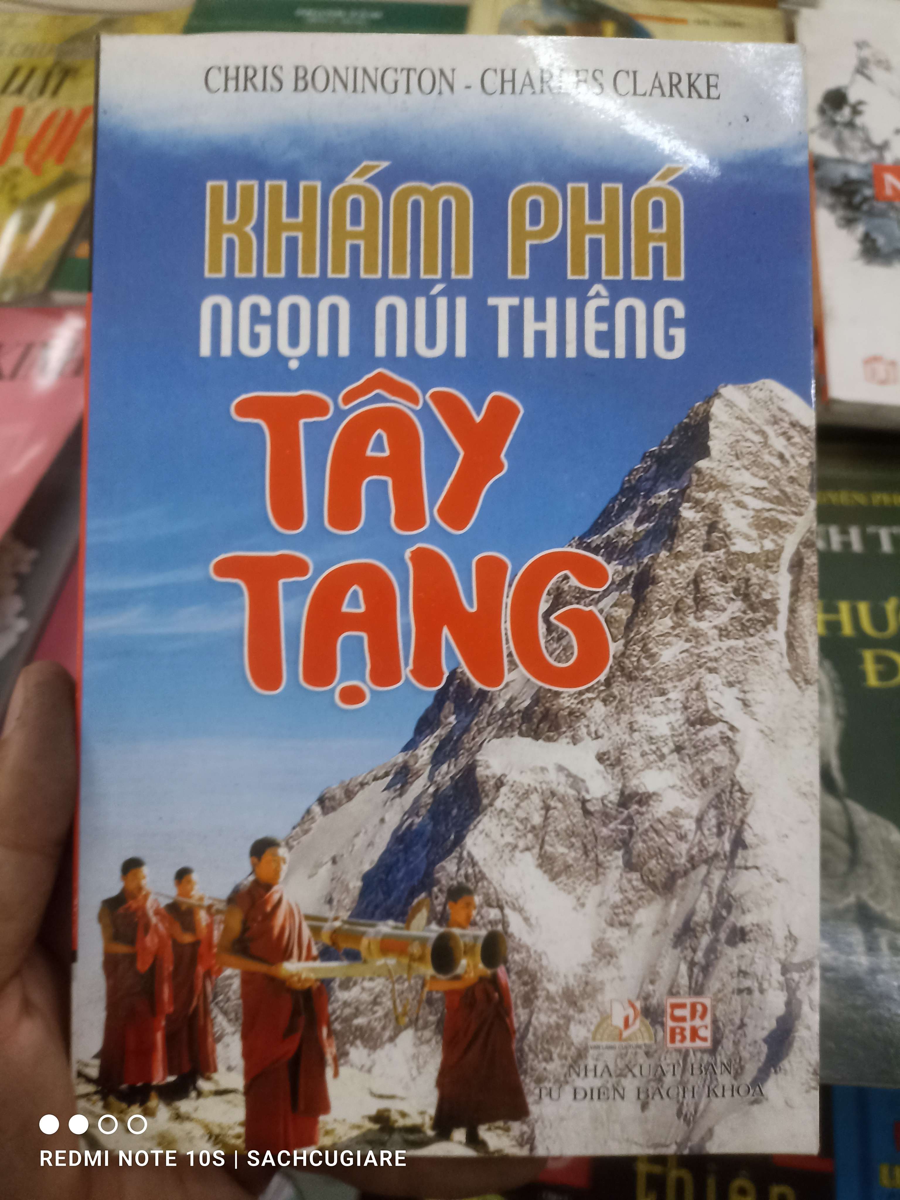 Khám phá ngọn núi thiêng Tây Tạng - Chris Bonington, Charles Clarke VAVO