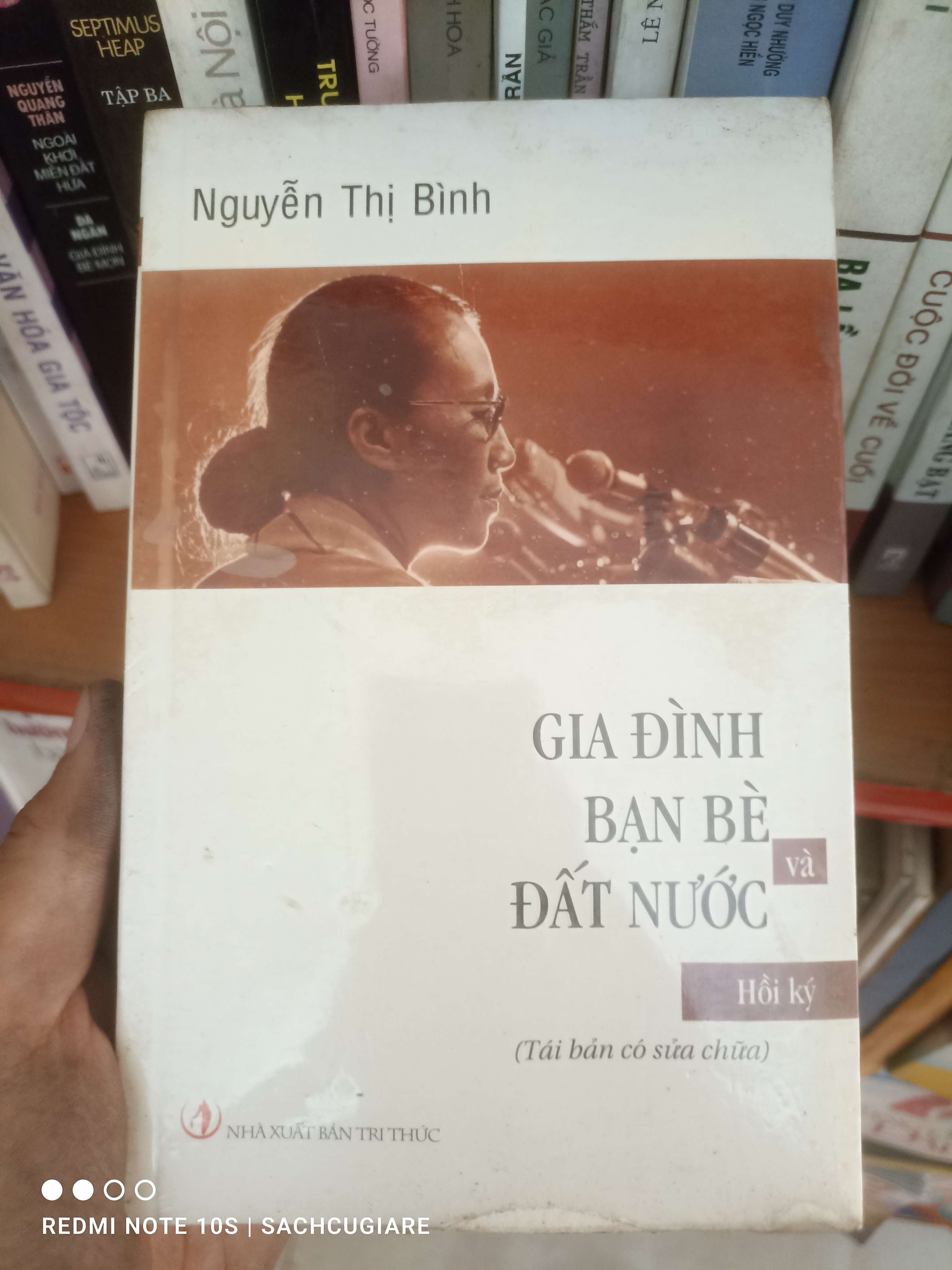 Gia đình bạn bè và đất nước - Nguyễn Thị Bình VAVO