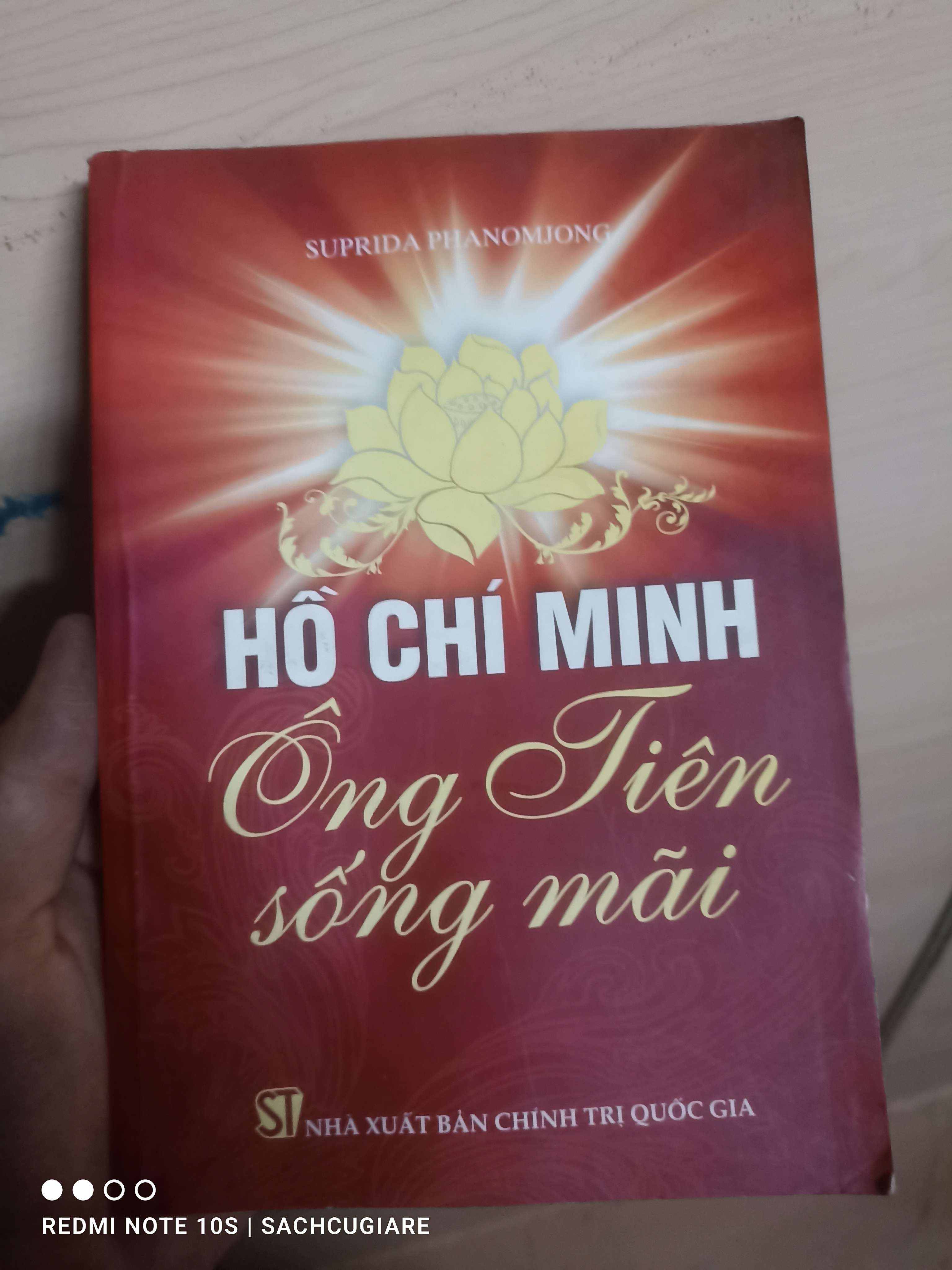 Hồ Chí Minh: Ông Tiên sống mãi - Suprida Phannomjong VAVO-AXXX -