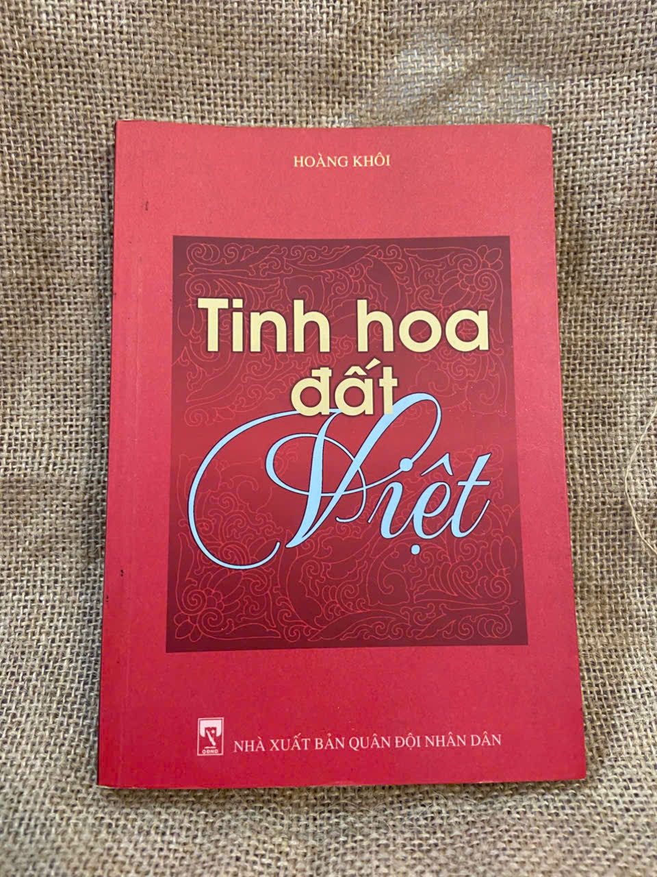 Tinh hoa đất Việt - Hoàng Khôi 2009 mới 90% có chữ ký và note của chủ cũ, không ảnh hưởng nội dung Sách chuyên khảo, khảo cứu NSX1004