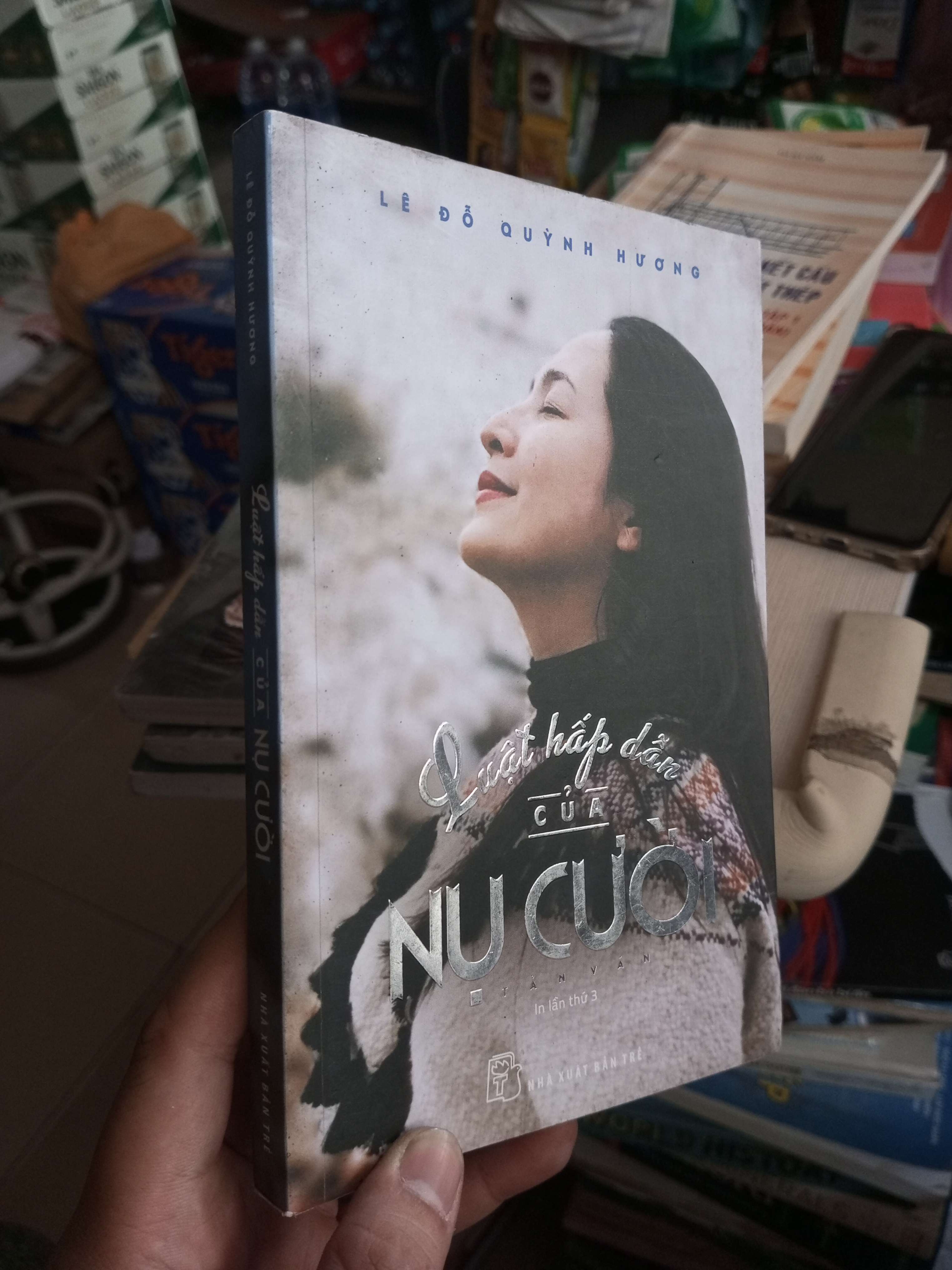 Luật Hấp Dẫn Của Nụ Cười - Lê Đỗ Quỳnh Hương 2018 mới 80% ố Sách văn học HCM1004 (NSX)