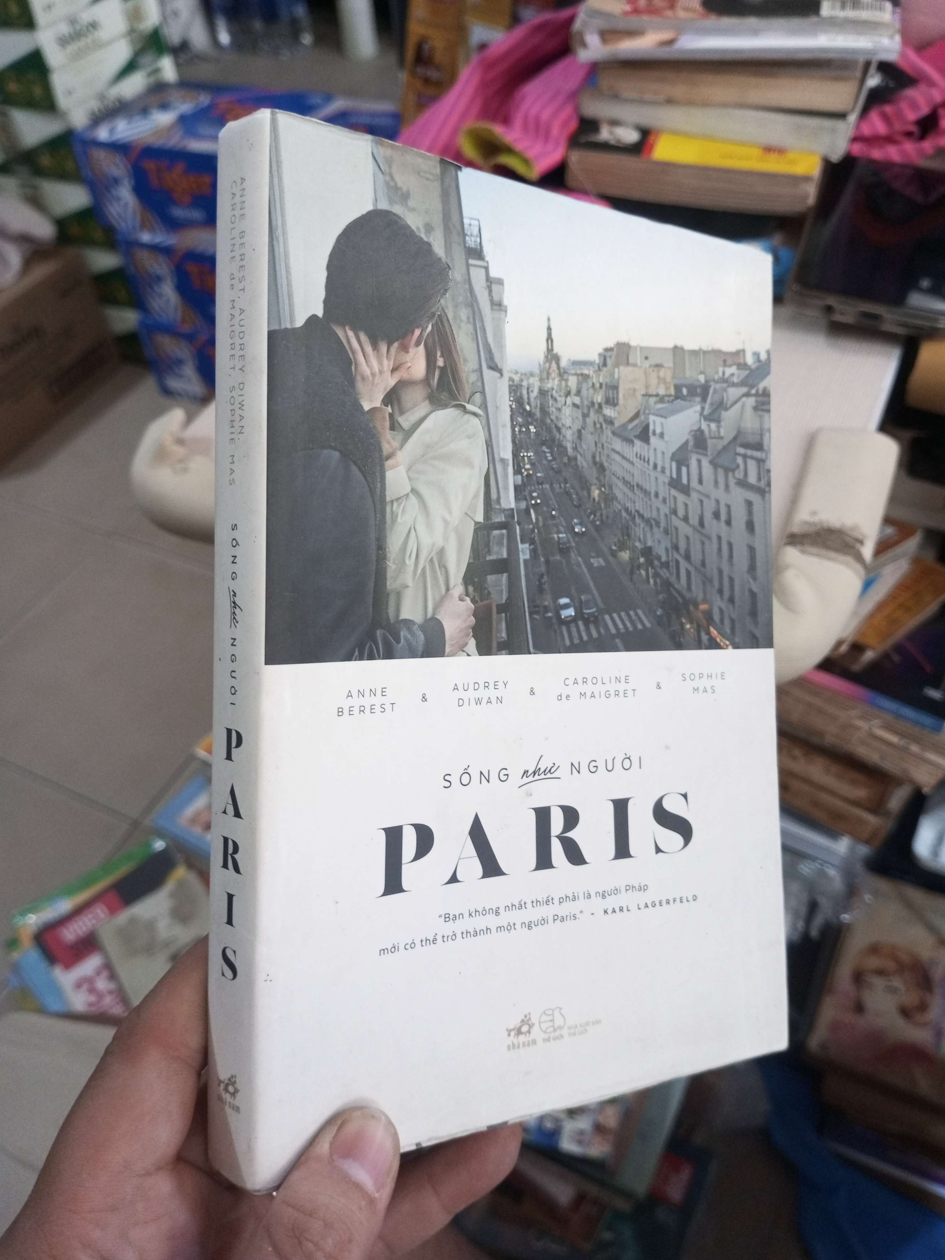 Sống Như Người Paris - Anne Berest, Audrey Diwan, Caroline de Maigret, Sophie Mas 2016 mới 80% ố Văn học nước ngoài HCM1004 (NSX)