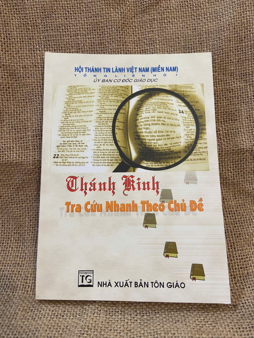 Thánh Kinh tra cứu nhanh theo chủ đề 2015 mới 90% có chữ ký của chủ sở hữu cũ Tôn giáo khác NSX1004