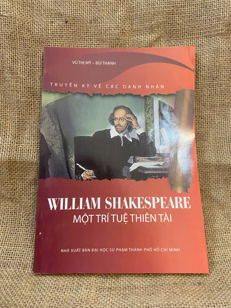 William Shakespeare một trí tuệ thiên tài 2012 mới 90% có chữ ký và note của chủ cũ, không ảnh hưởng nội dung Sách Danh nhân NSX1004