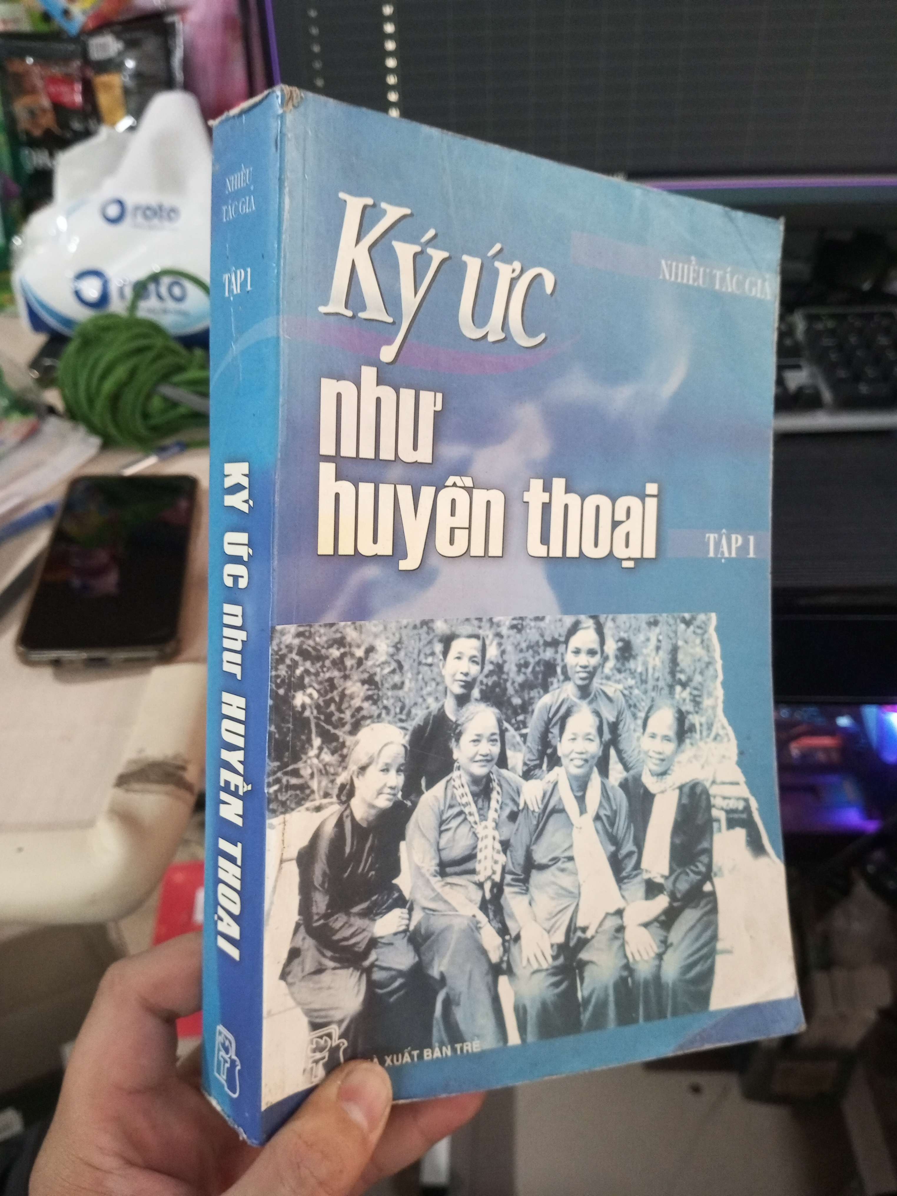 Ký Ức Như Huyền Thoại (Tập 1) - Nhiều Tác Giả 2006 mới 80% ố bạc màu bìa Lịch sử Việt Nam HCM1004 (NSX)