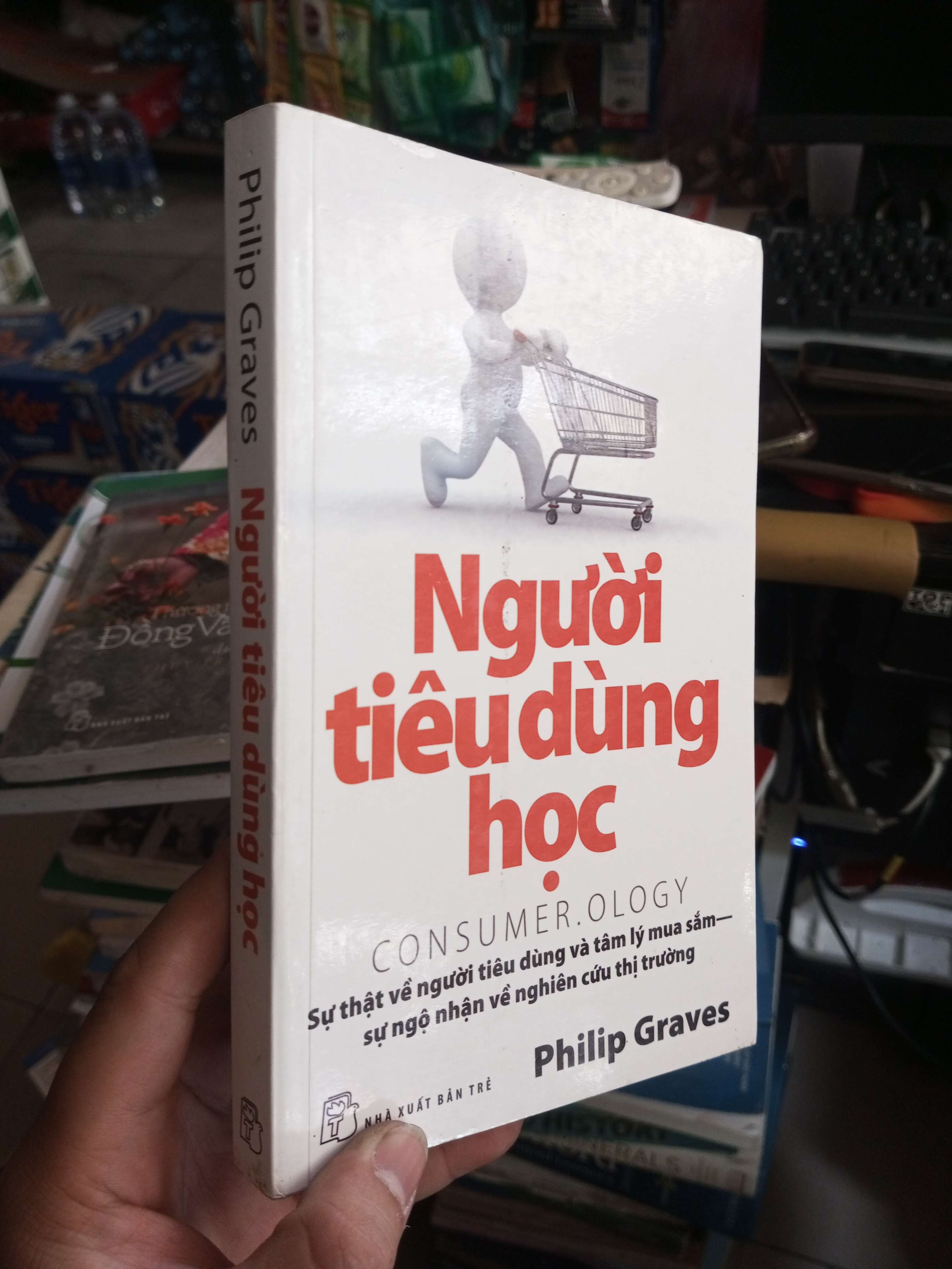 Người Tiêu Dùng Học - Philip Graves 2011 mới 80% ố Sách kinh tế - tài chính - chứng khoán HCM1004 (NSX)