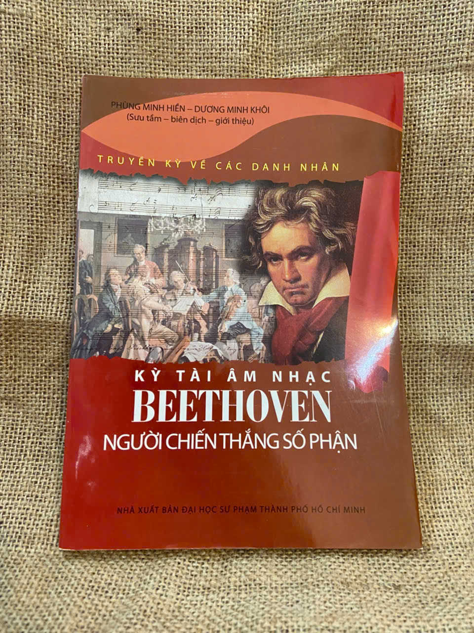 Kỳ tài âm nhạc Beethoven người chiến thắng số phận 2012 mới 90% có chữ ký và note của chủ cũ, không ảnh hưởng nội dung Sách Danh nhân NSX1004