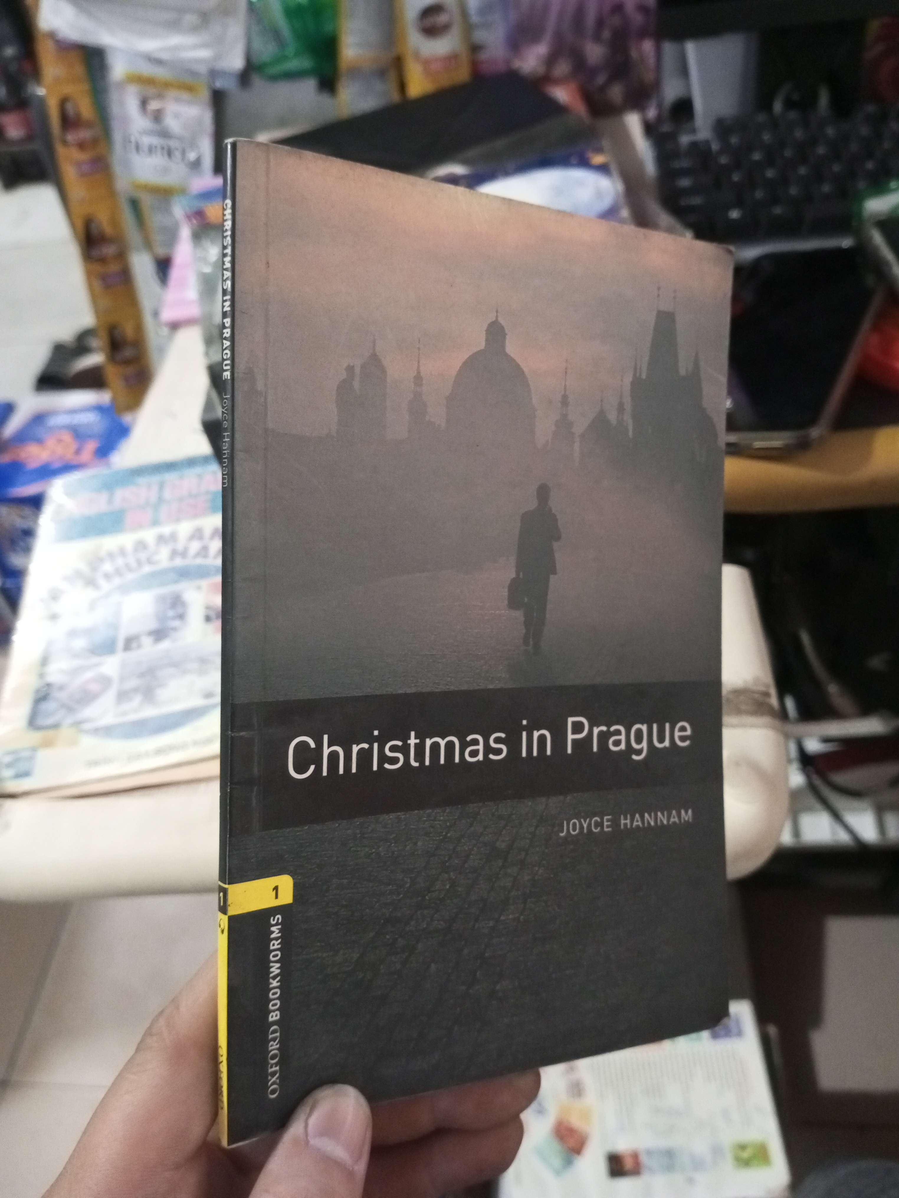 Christmas In Prague - Joyce Hannam mới 80% ố Sách ngoại HCM1004 (NSX)