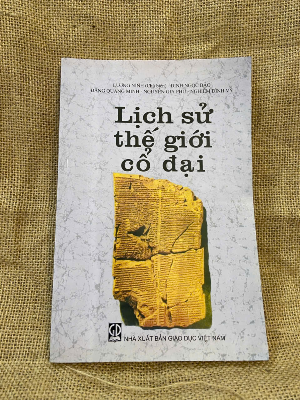 Lịch sử thế giới cổ đại 2006 mới 80% bìa kính có chữ ký của chủ sở hữu cũ Lịch sử thế giới NSX1004