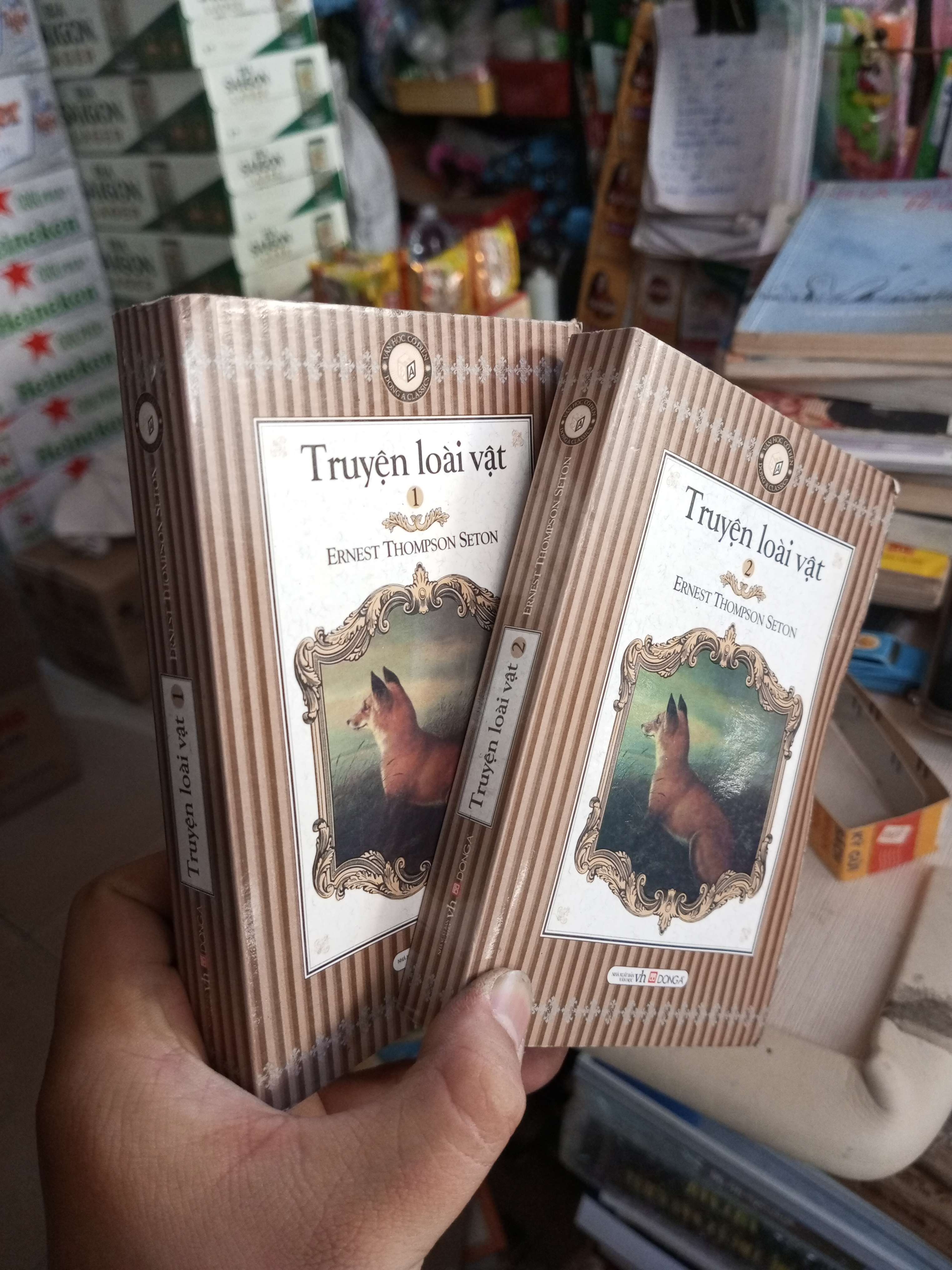 Truyện Loài Vật (2 Tập) - Ernest Thompson Seton 2013 mới 80% ố ẫm Sách văn học HCM1004 (NSX)