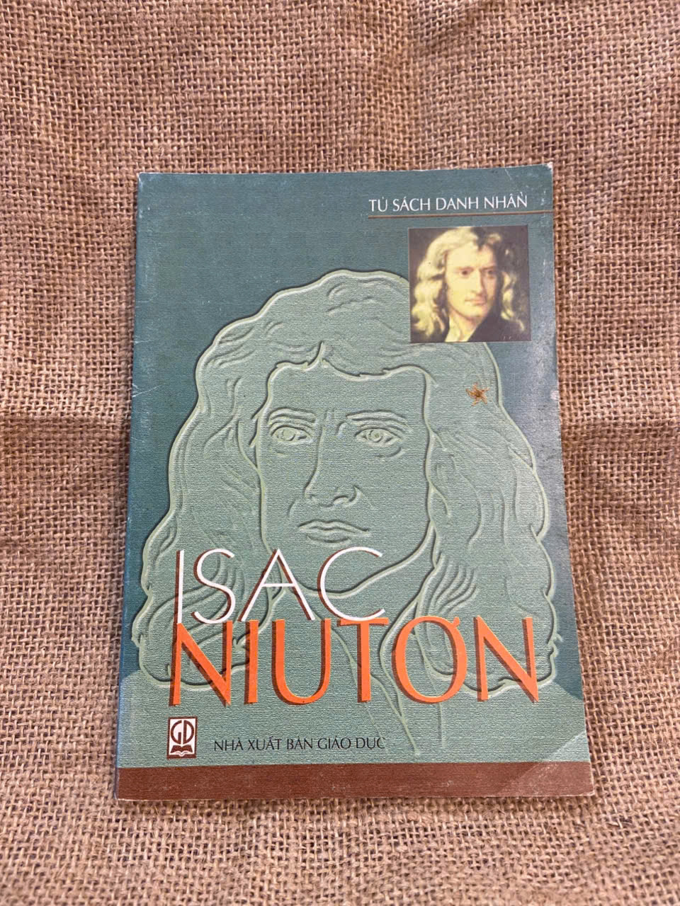 Isac Niuton 2006 mới 90% có chữ ký của chủ sở hữu cũ Sách Danh nhân NSX1004